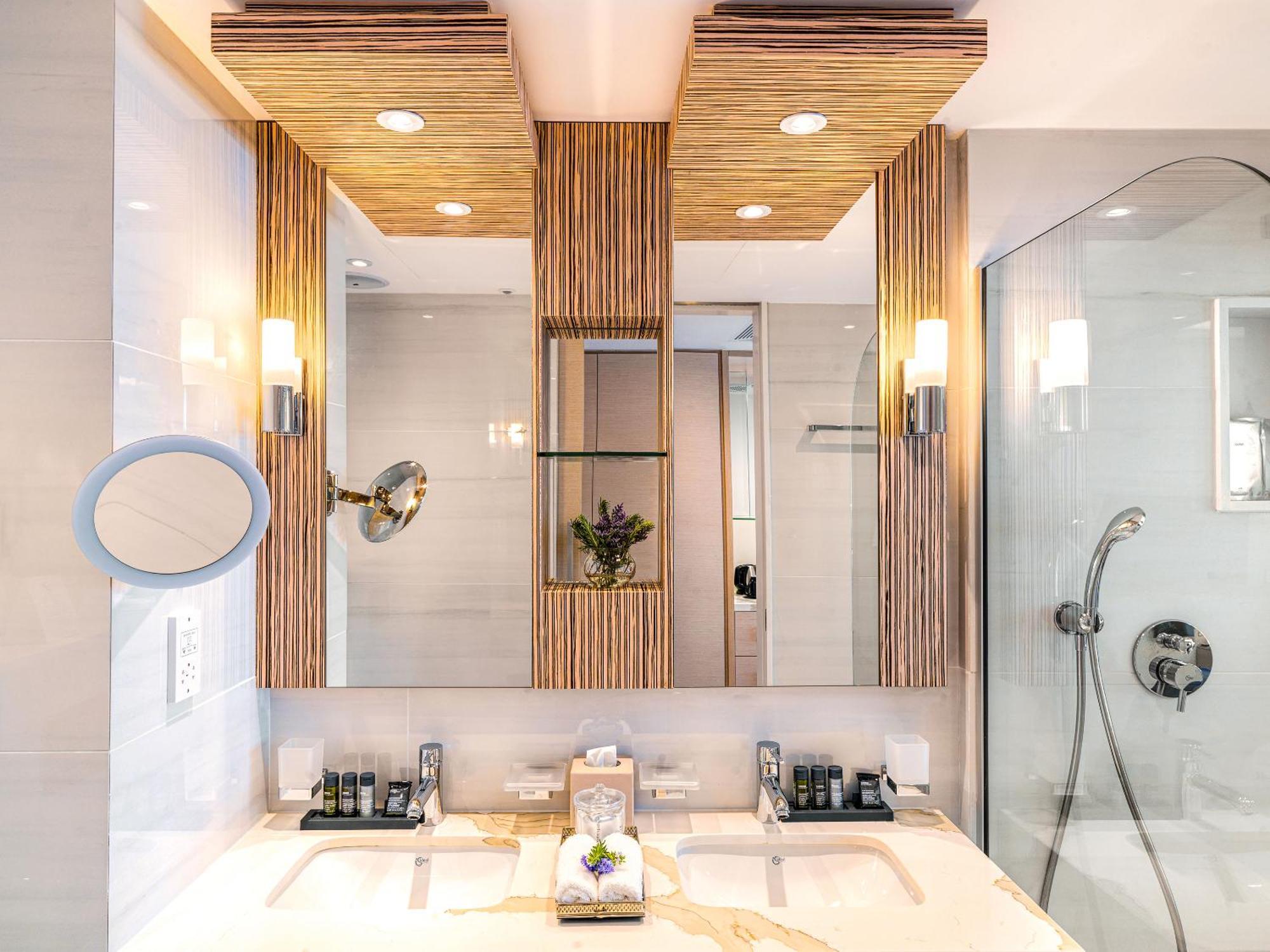 Deluxe Room Inland View