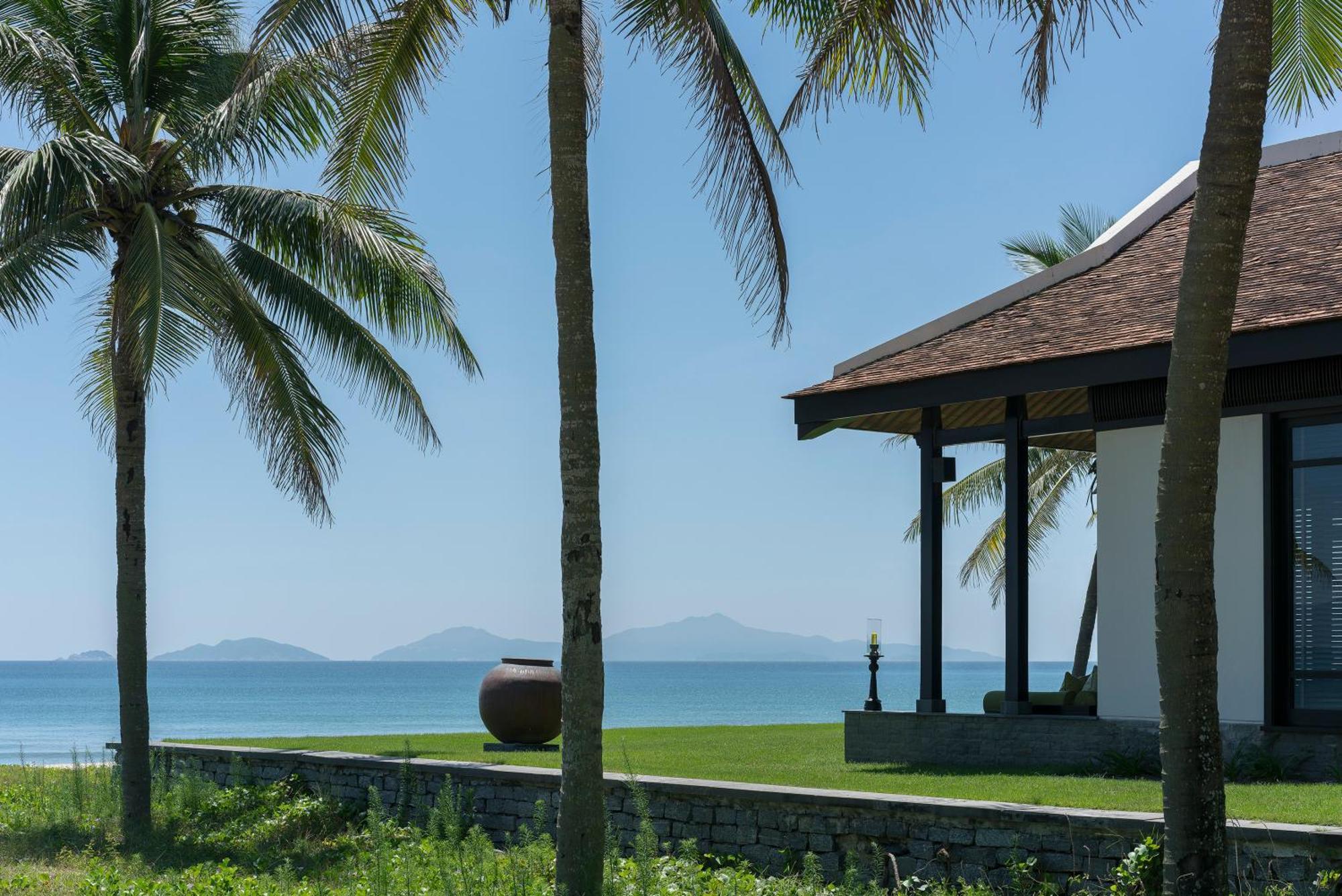 One Bedroom Beachfront villa - Room Rate inclusive of breakfast for 2 adults