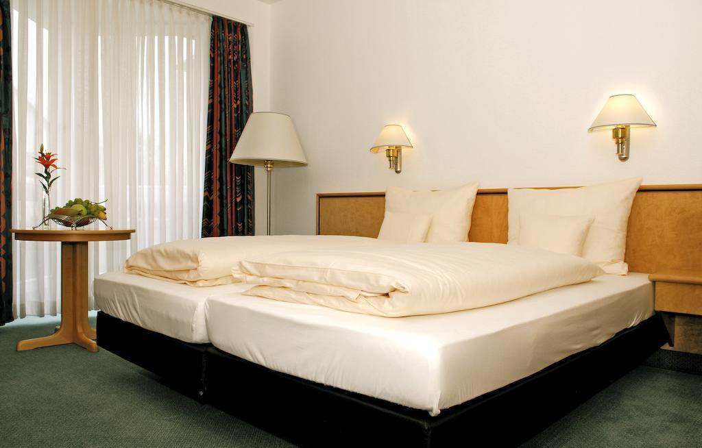 Doppel- oder Zweibettzimmer