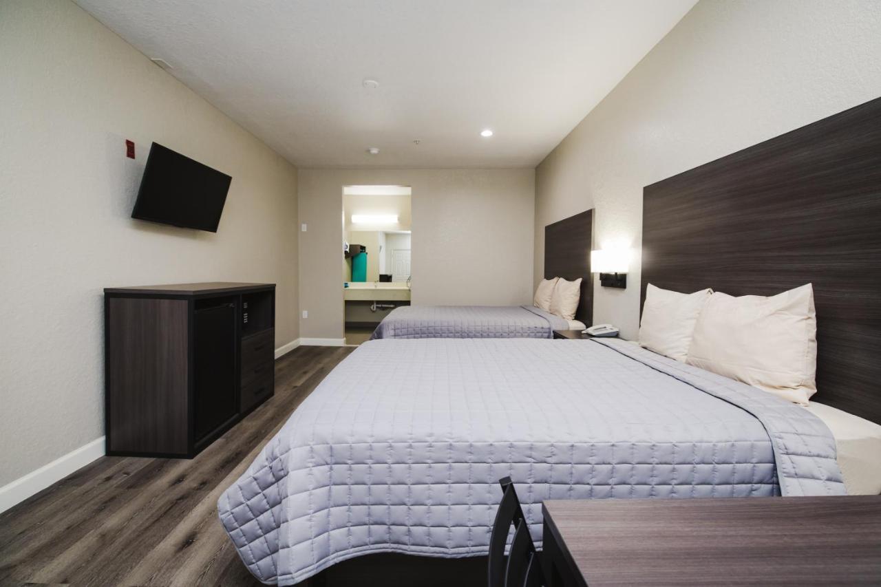 Double Queen Room Two Queen Beds Non-Smoking
