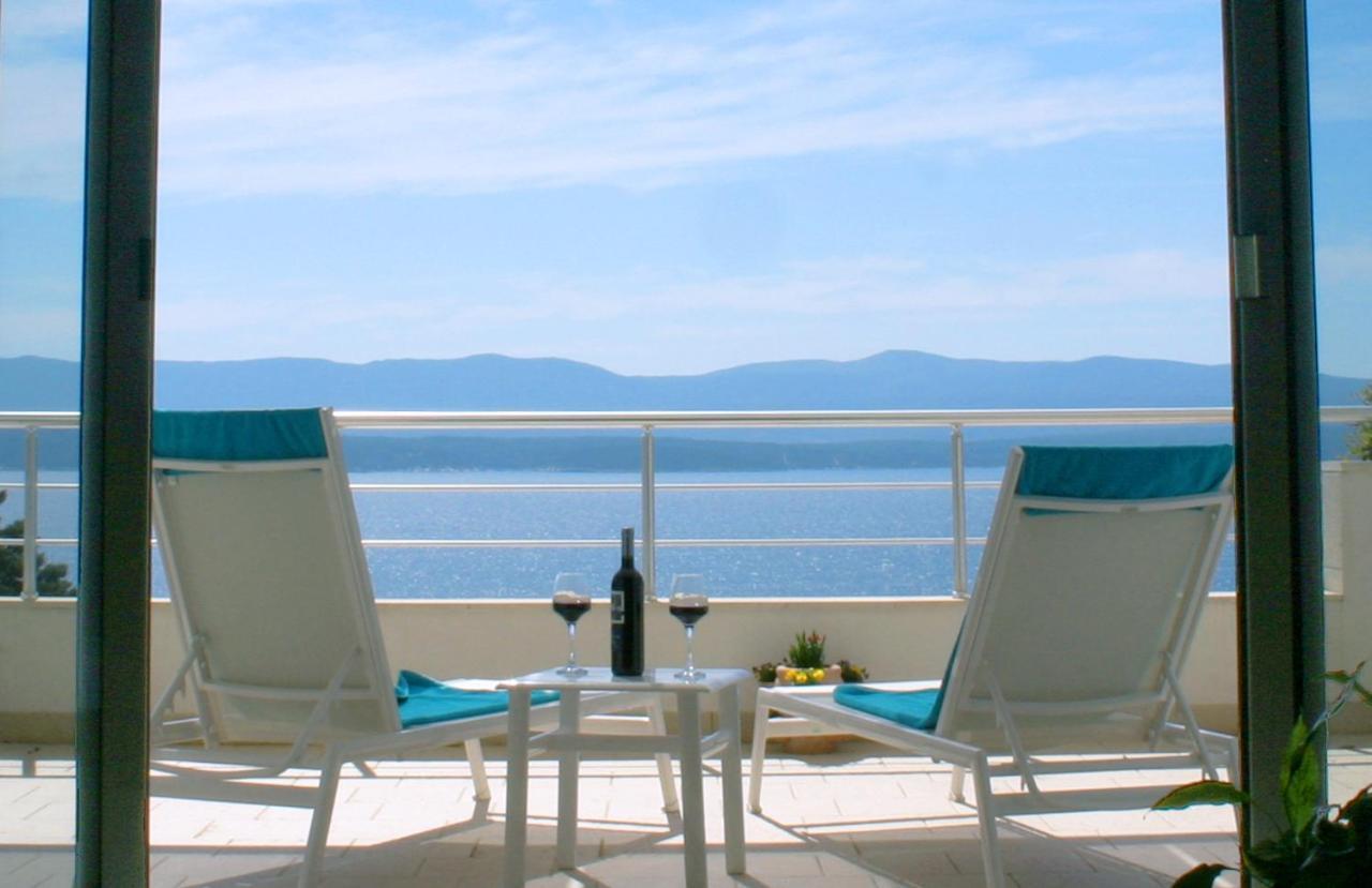 One-Bedroom Apartment Balcony Sea View