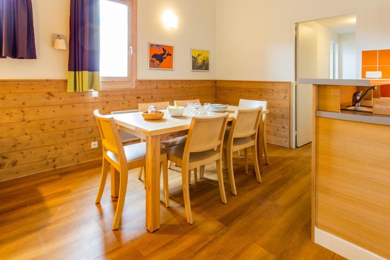 One-Bedroom Apartment with Sleeping Alcove (7 People),1334474810:JPEG
