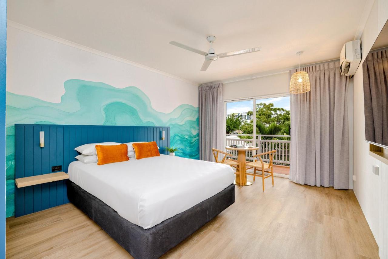 Family Room with One Queen and Two Twin Beds,1351563013:JPEG
