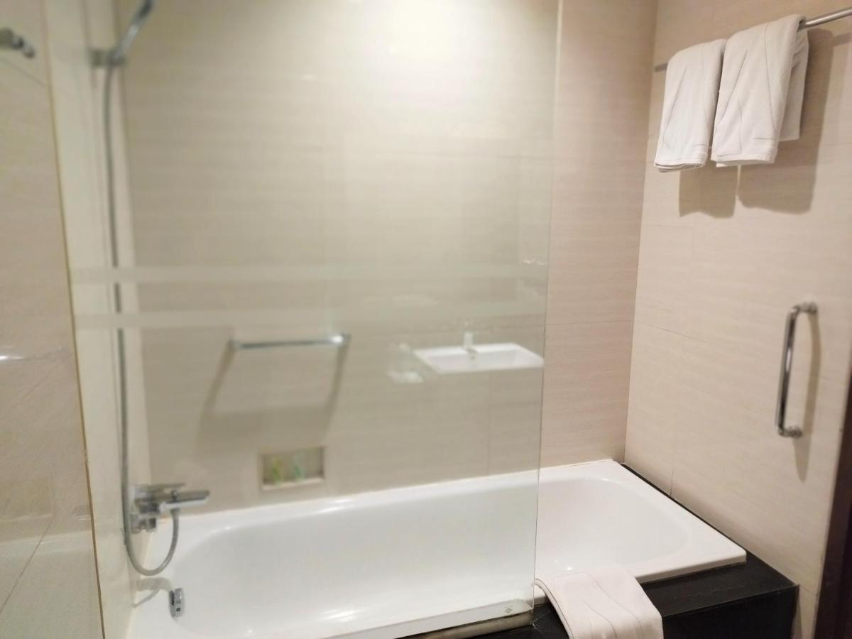 Suite with City View,1349962657:JPEG