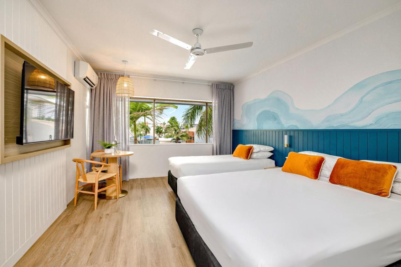 Standard Twin Room with 1 Queen and 1 Single Bed,1334326157:JPEG