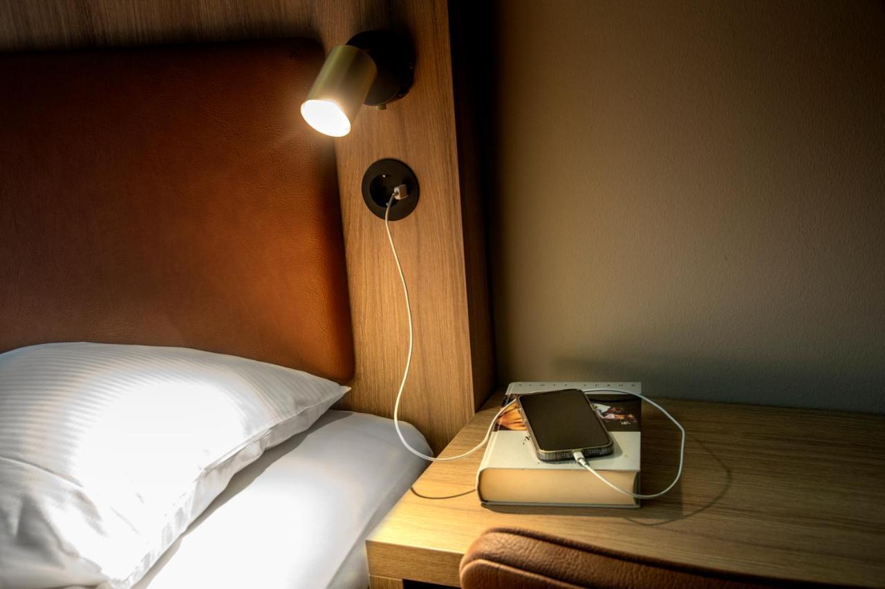 Compact Double Room (140cm bed),1363996502:JPEG