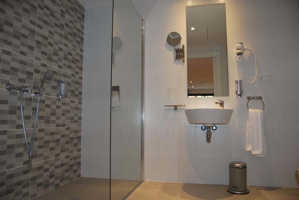 Superior Family Room,157072137:JPEG