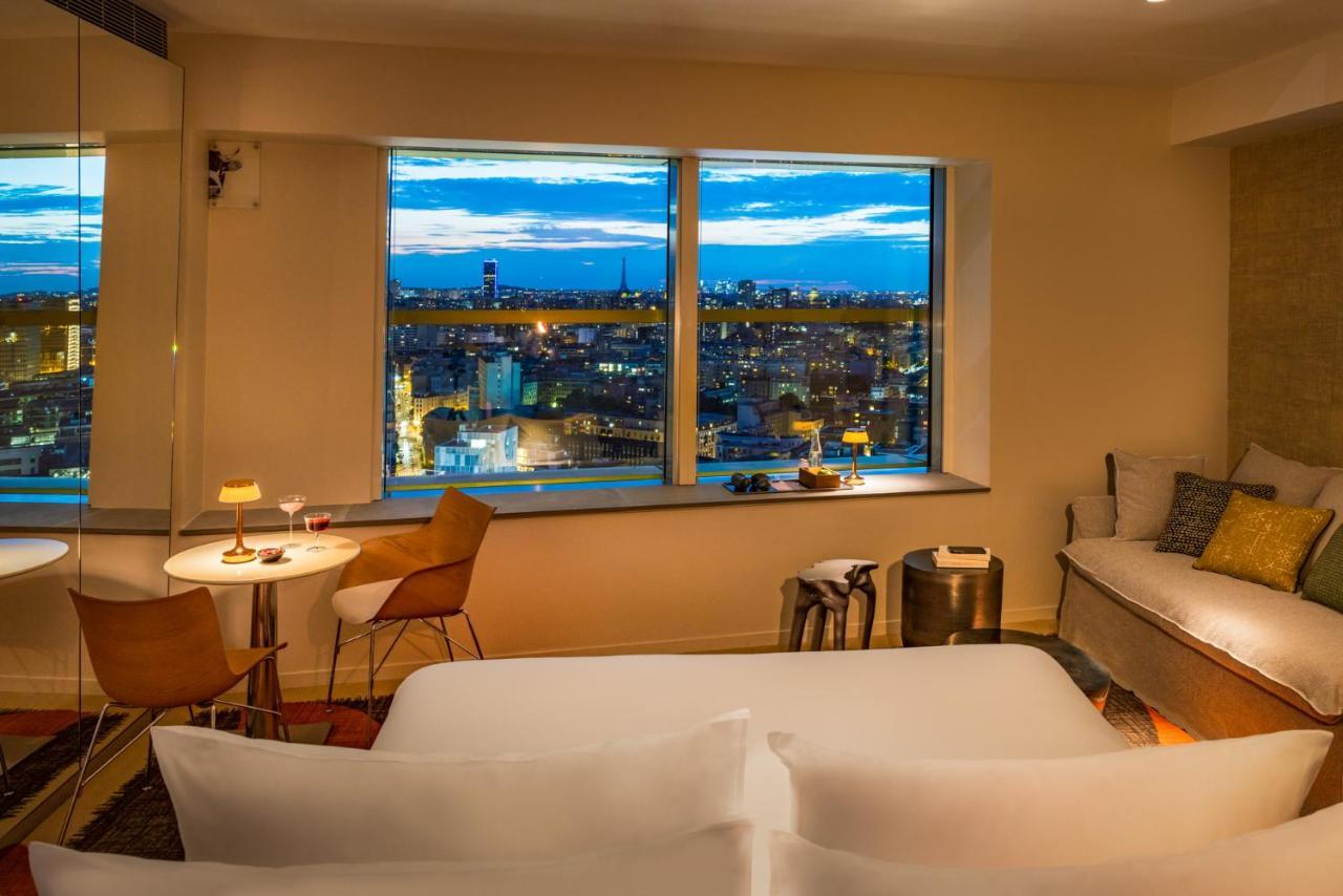Suite Junior con cama extragrande, vistas a la ciudad y a la Torre Eiffel
