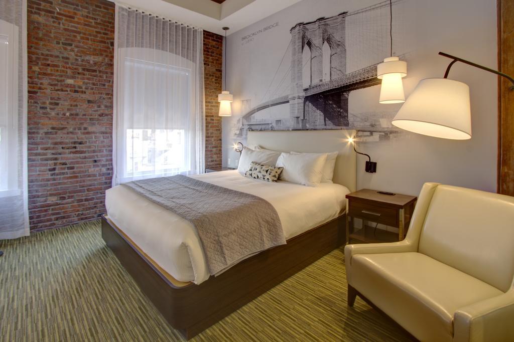 Habitación con cama grande