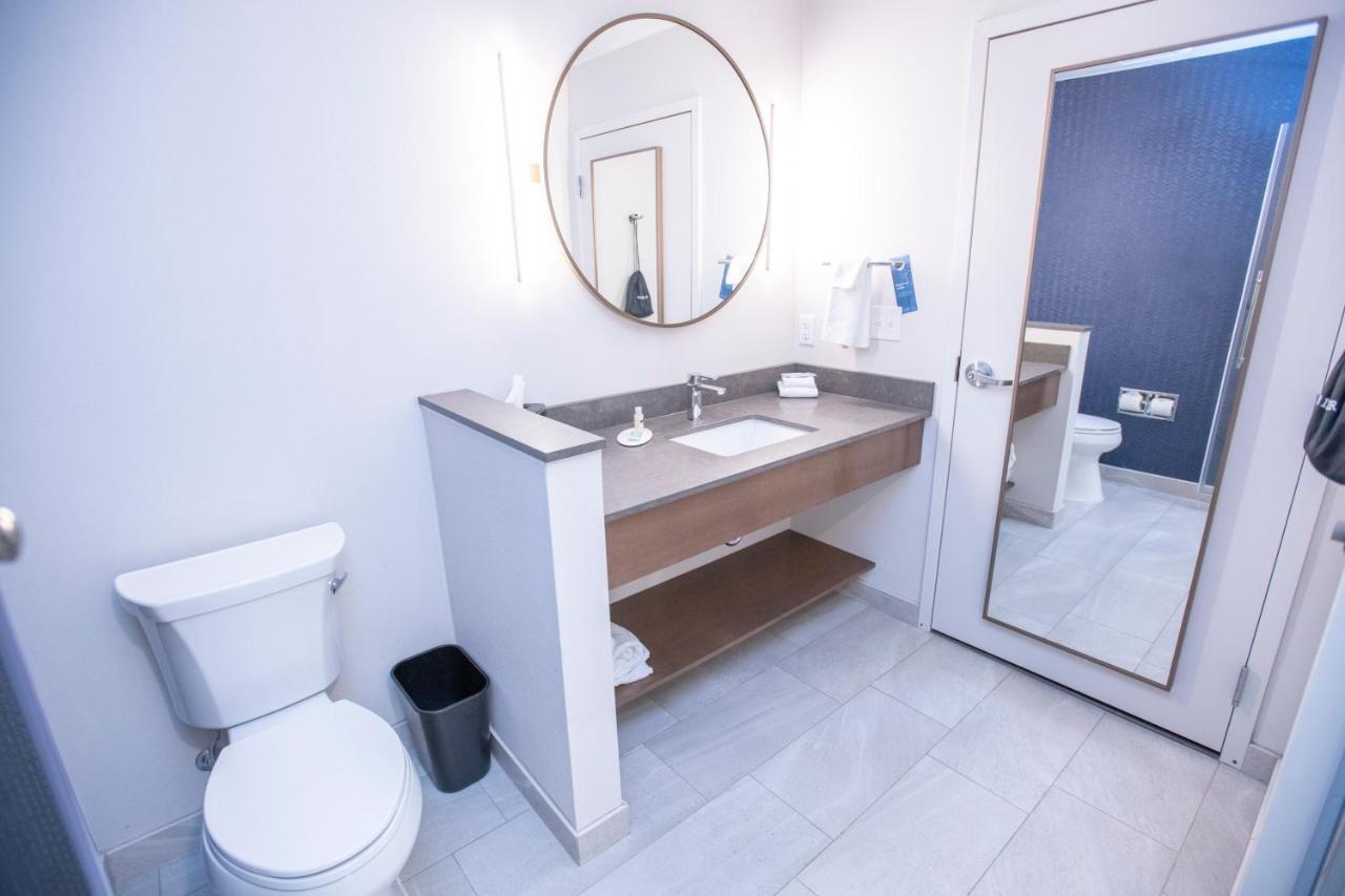 King Room - Hearing Accessible,1633052634:JPEG