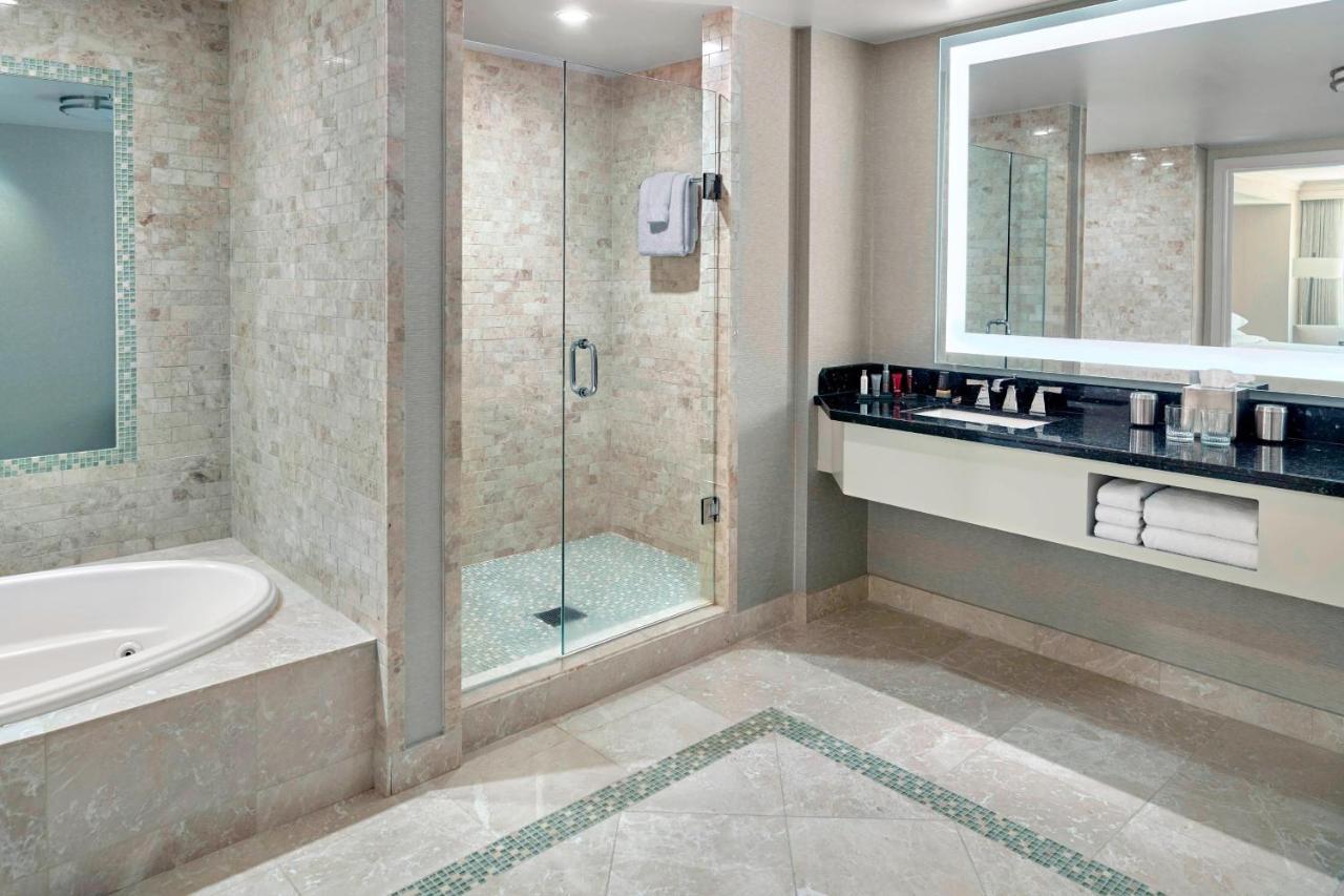 1 Bedroom Suite 1 King