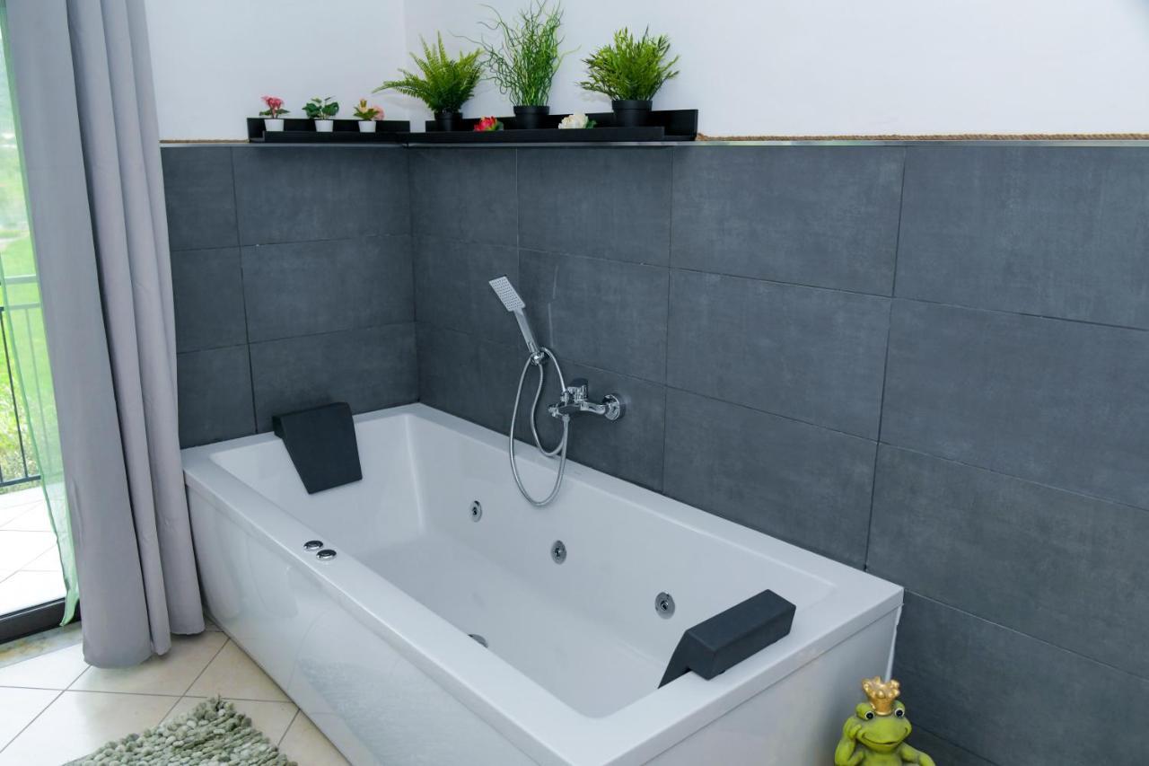 Suite Hot Tub
