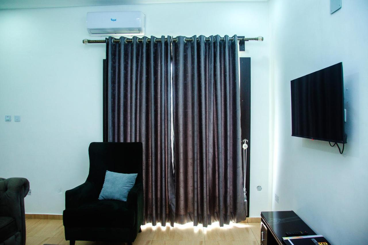 One Bedroom Apartment