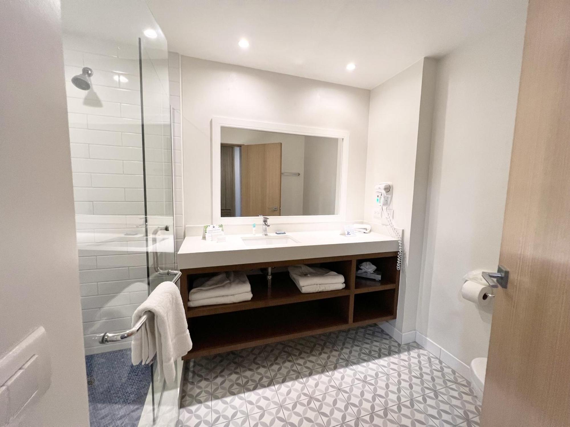 Junior Suite,1530871498:JPEG