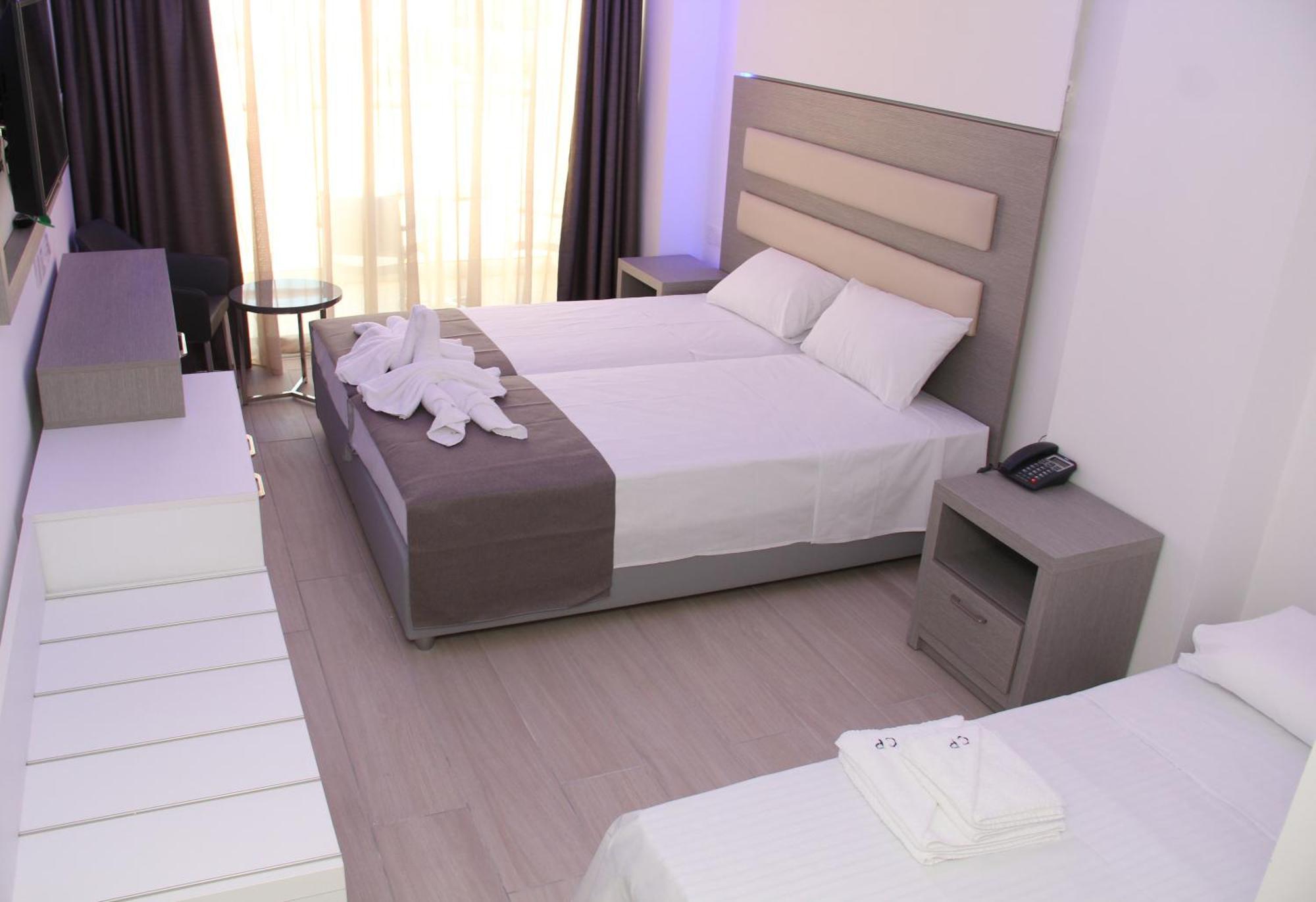 Double or Twin Room Sea View