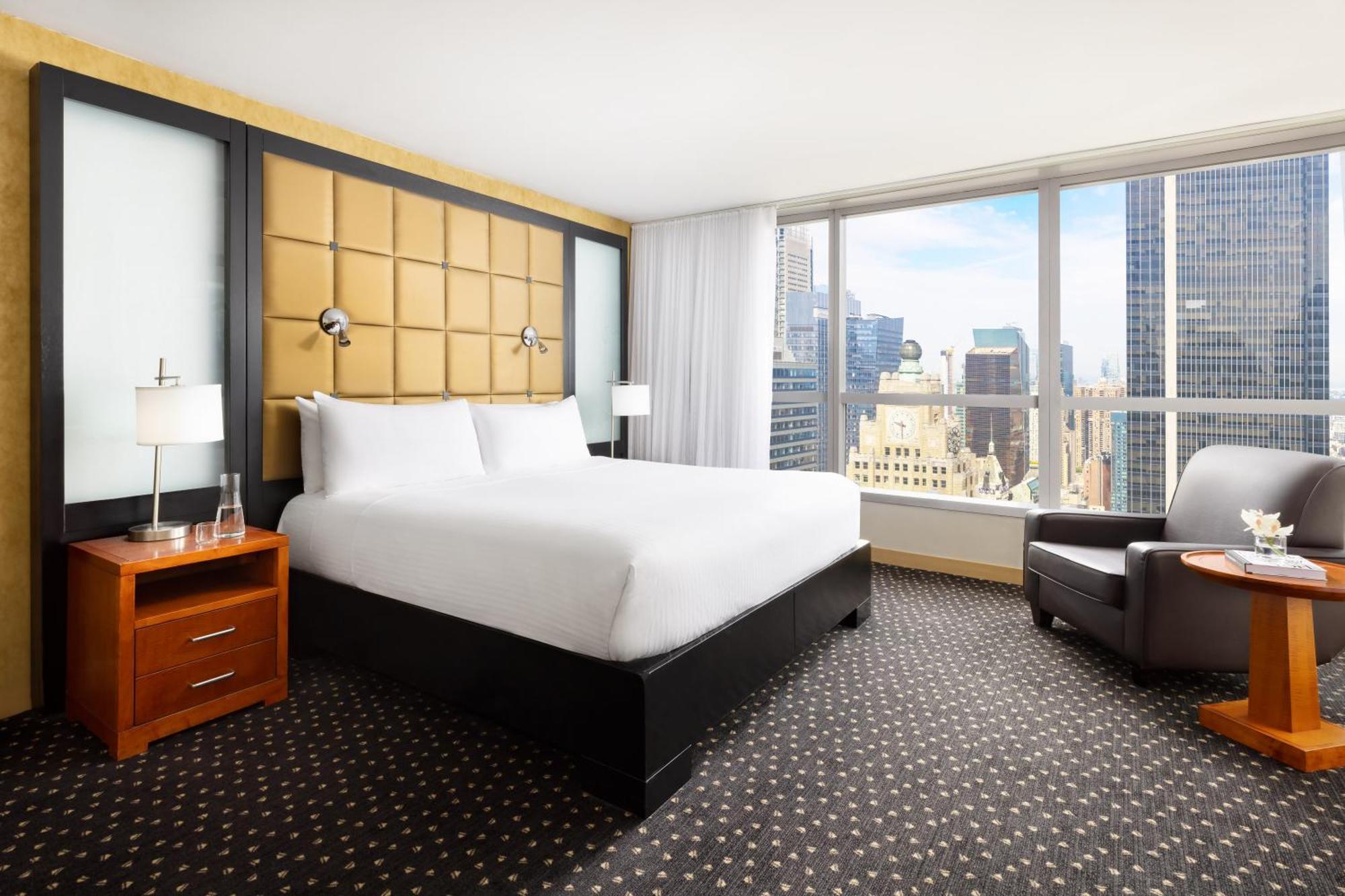 Queen Room Roll Shower Hearing or Mobility Accessible