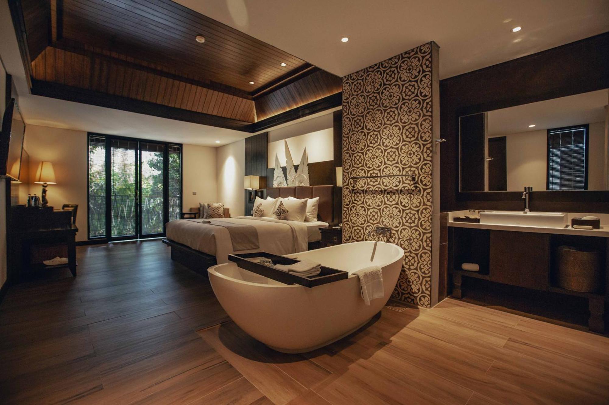 Junior Suite Pool View