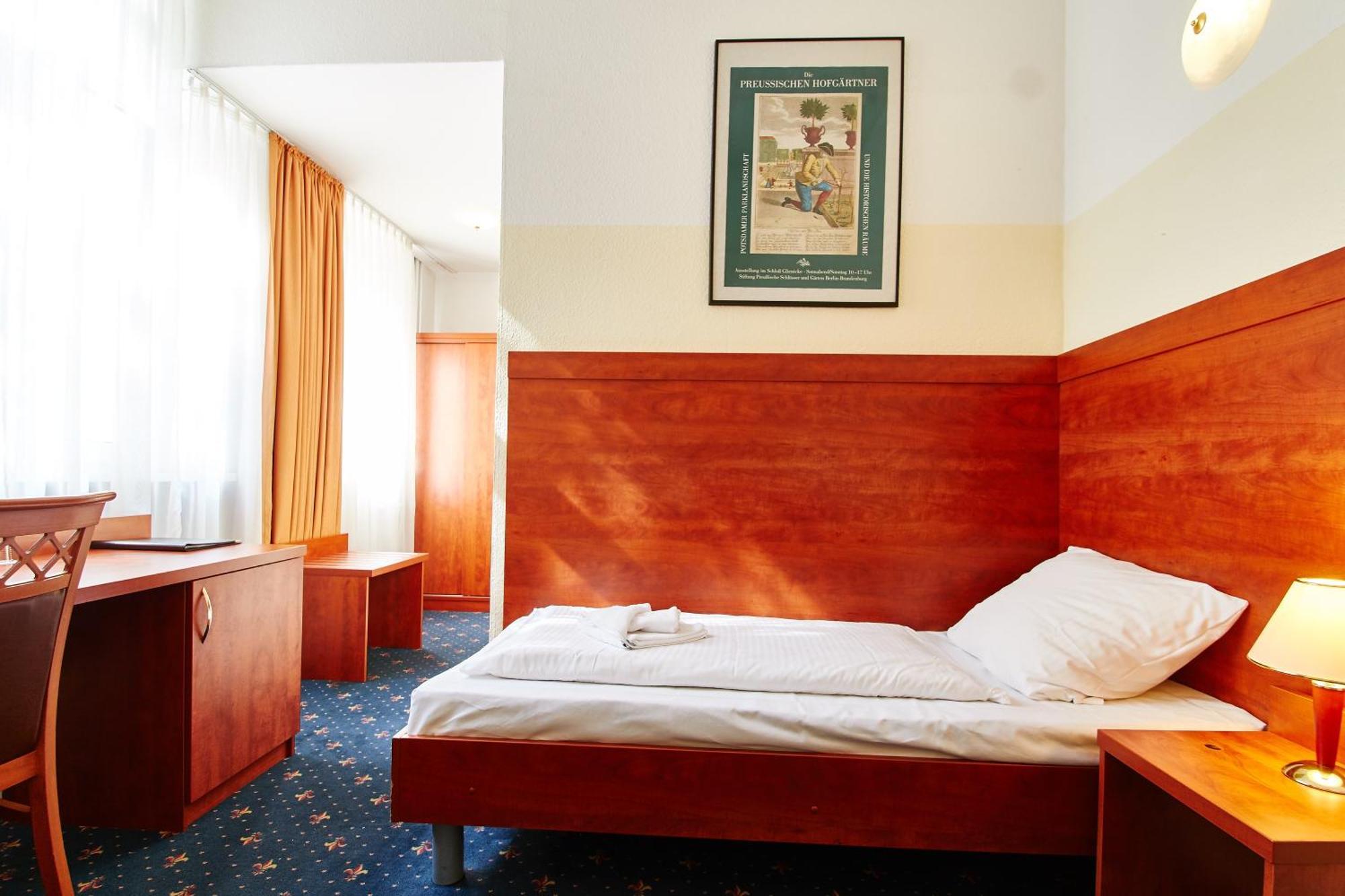 Single Room,1439587702:JPEG