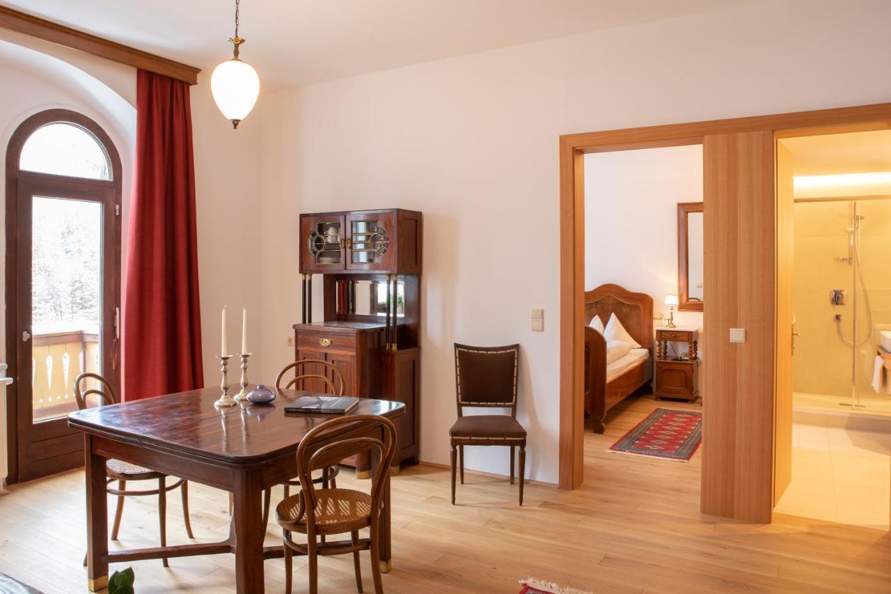 Two-Bedroom Apartment Lake View