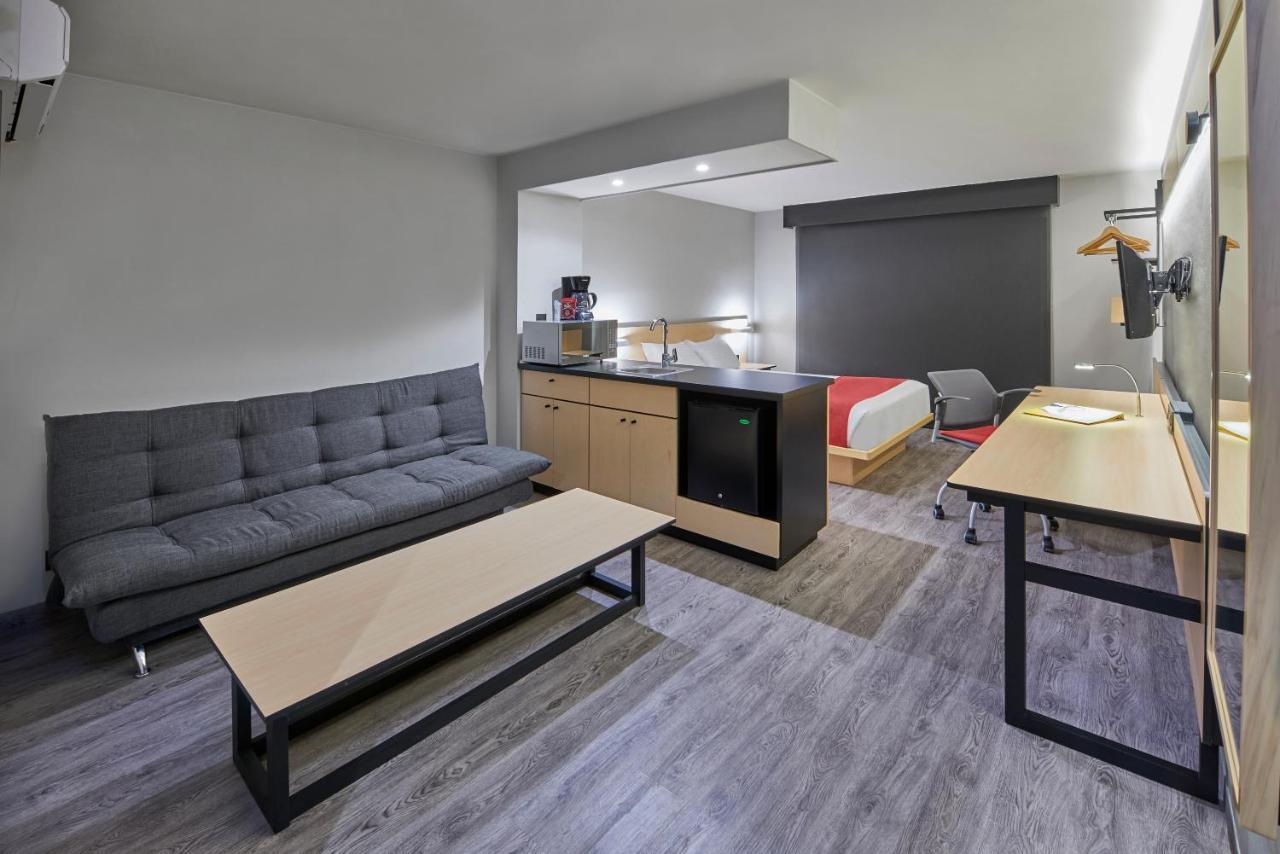 Queen Suite with Sofa Bed,1543678717:JPEG