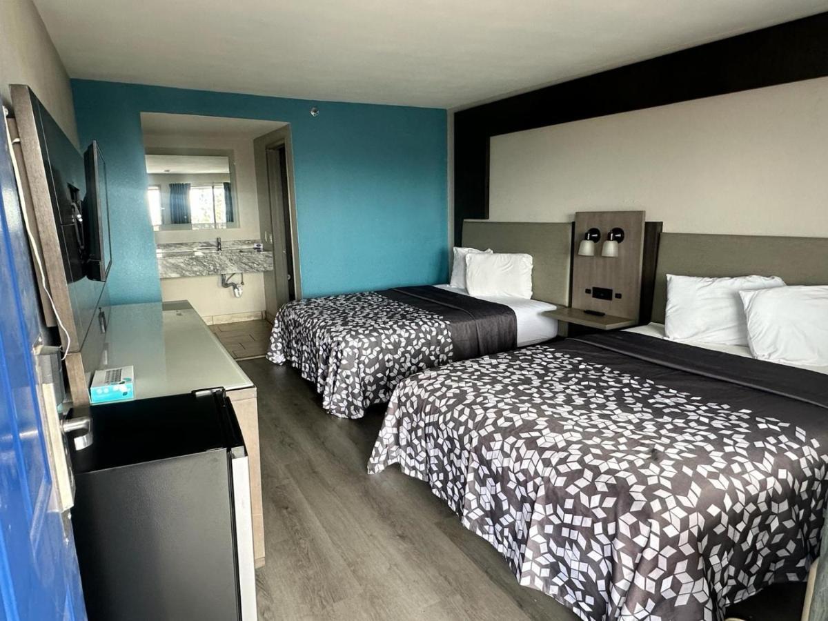 Deluxe Queen Room with Two Queen Beds - Non-Smoking,1709472014:JPEG