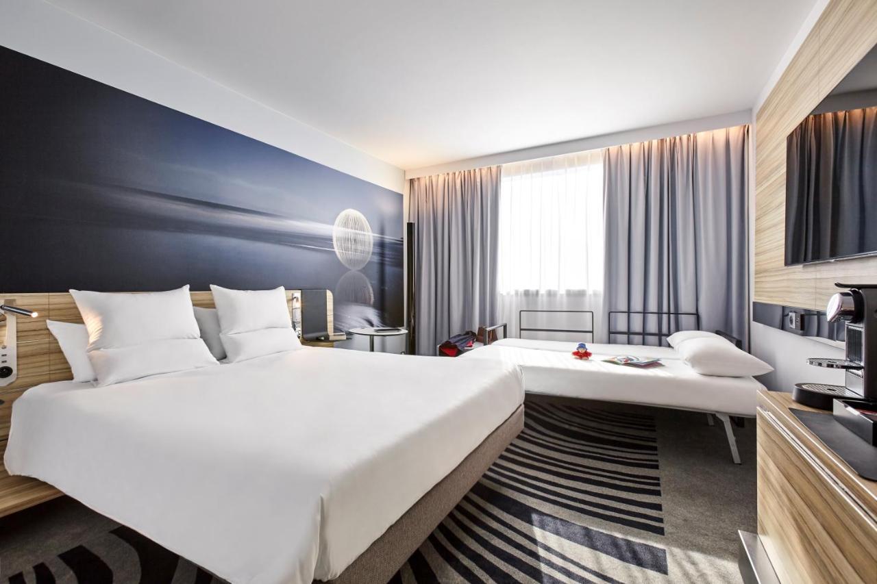 Standard Room with Swimming Pool View,1704900369:JPEG