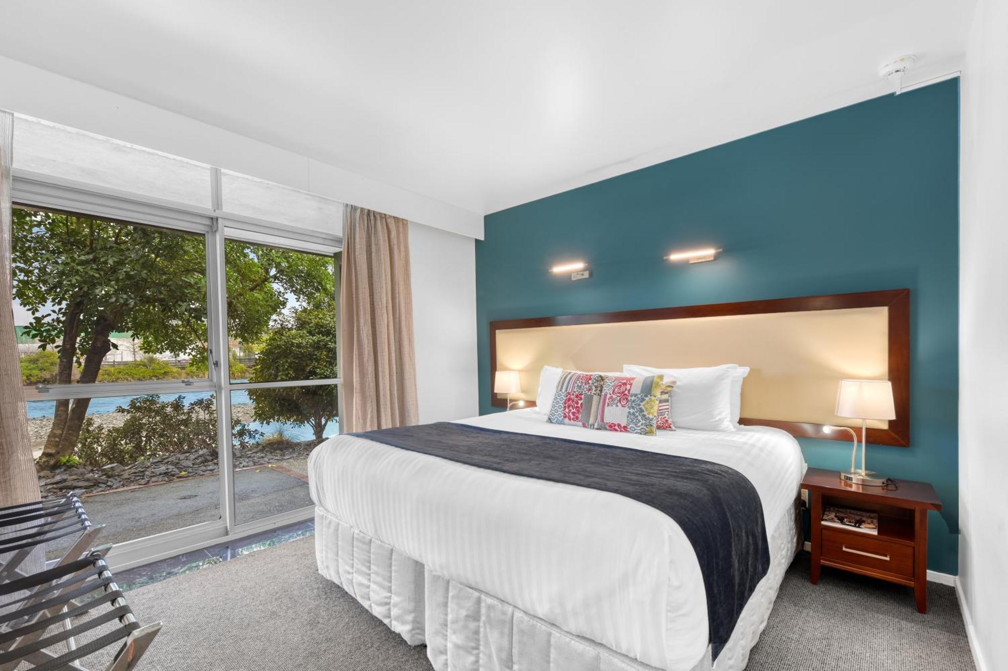 Riverfront Ground Floor One-Bedroom Suite,1499544202:JPEG