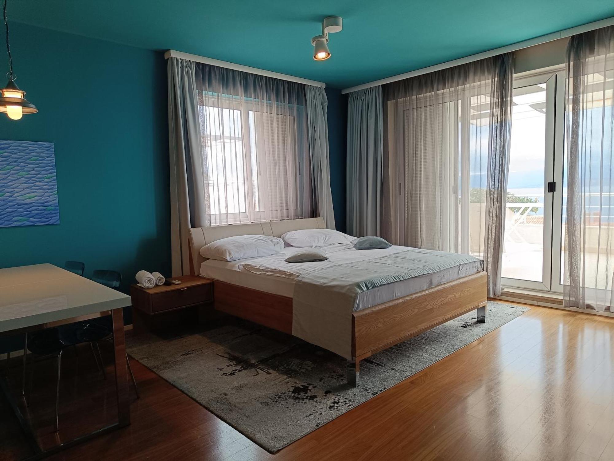 One-Bedroom Apartment Balcony Sea View