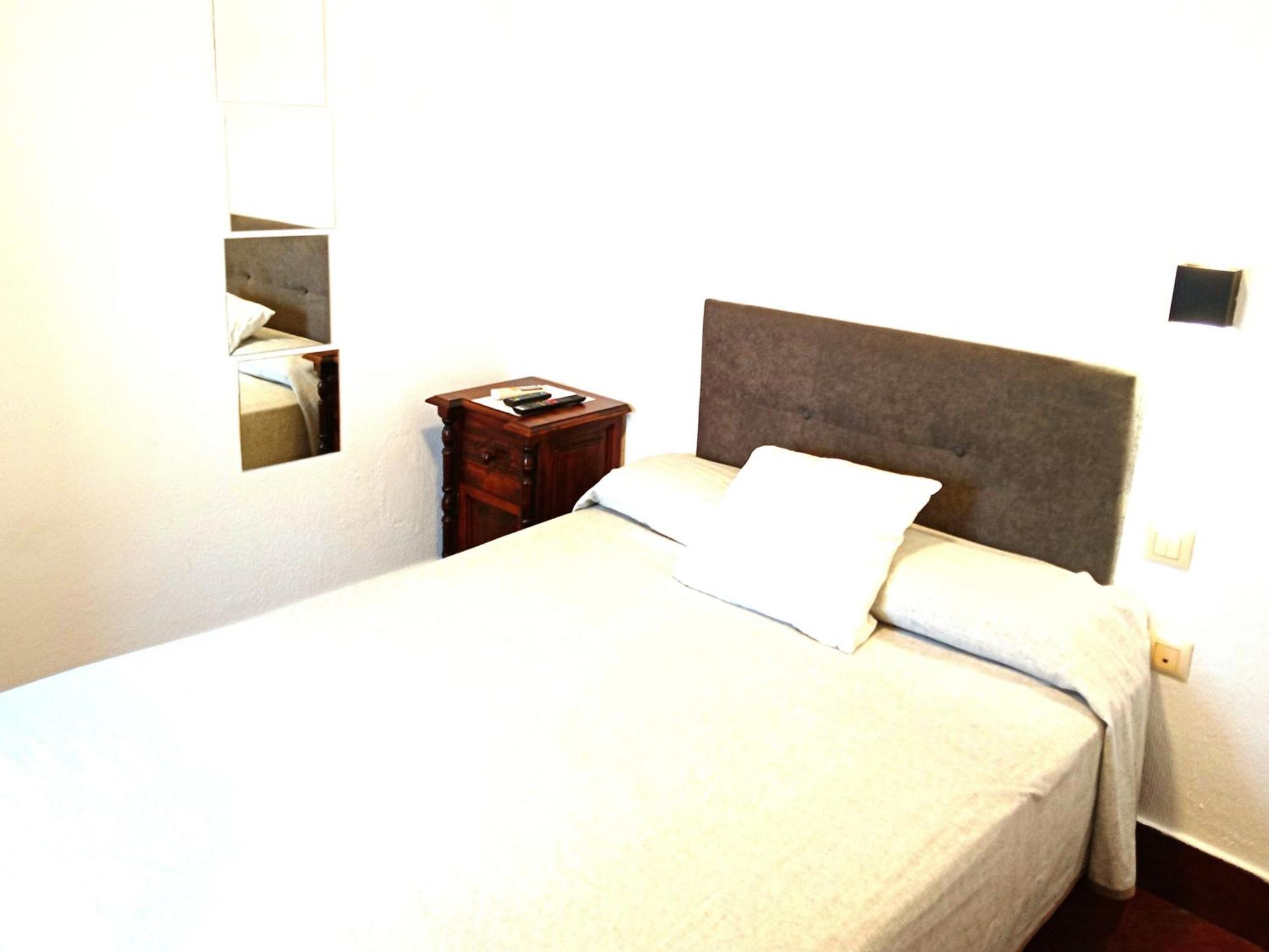 Small Double Room,1500109651:JPEG