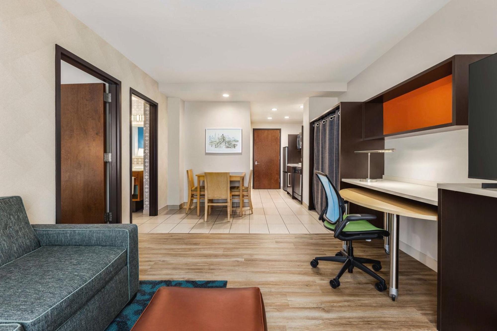 One-Bedroom King Suite Non-Smoking