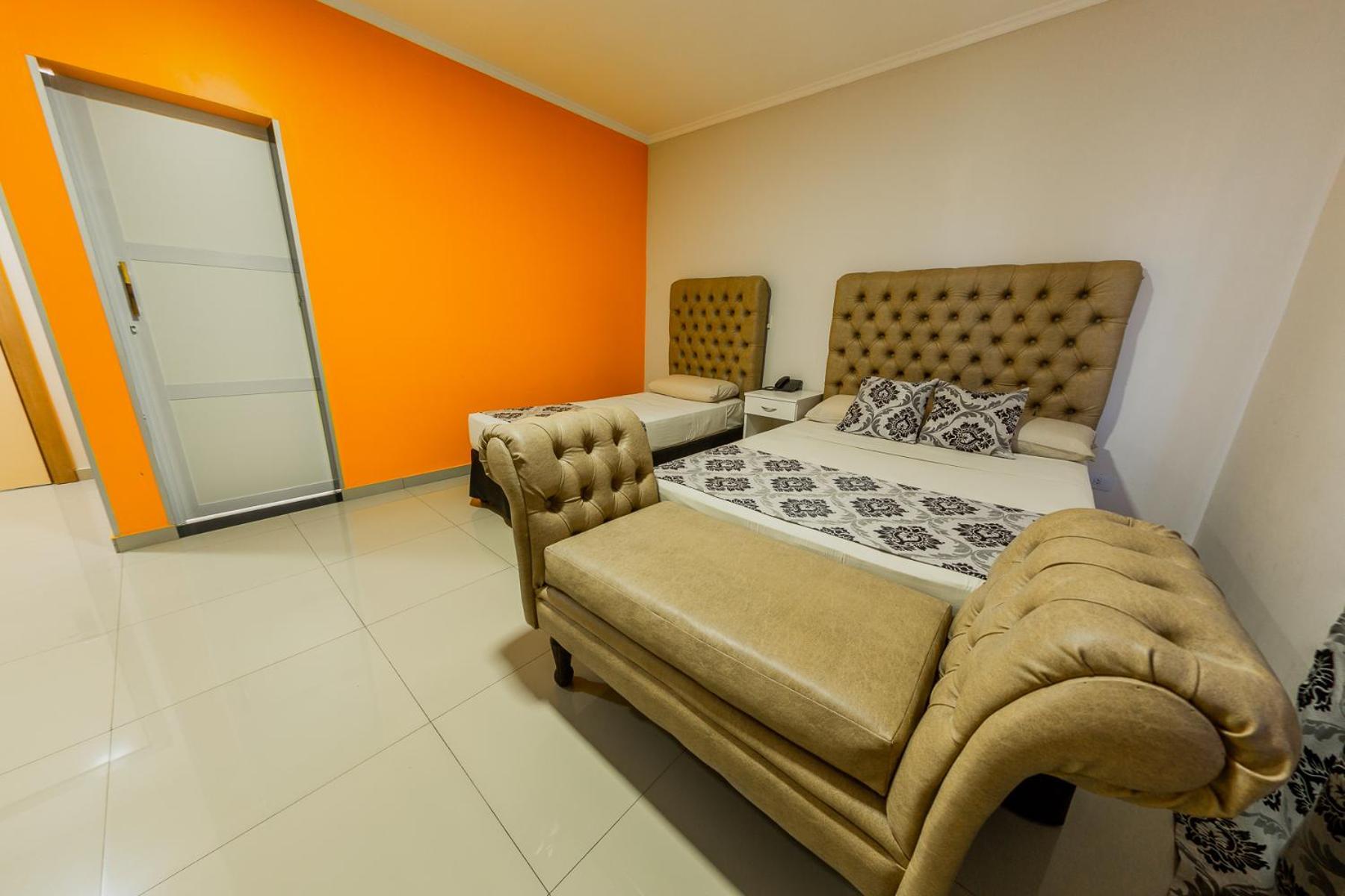 Dreibettzimmer mit eigenem Bad