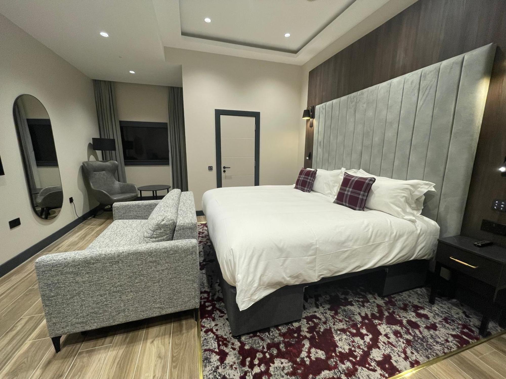 Roseburn Executive Room,1508662468:JPEG