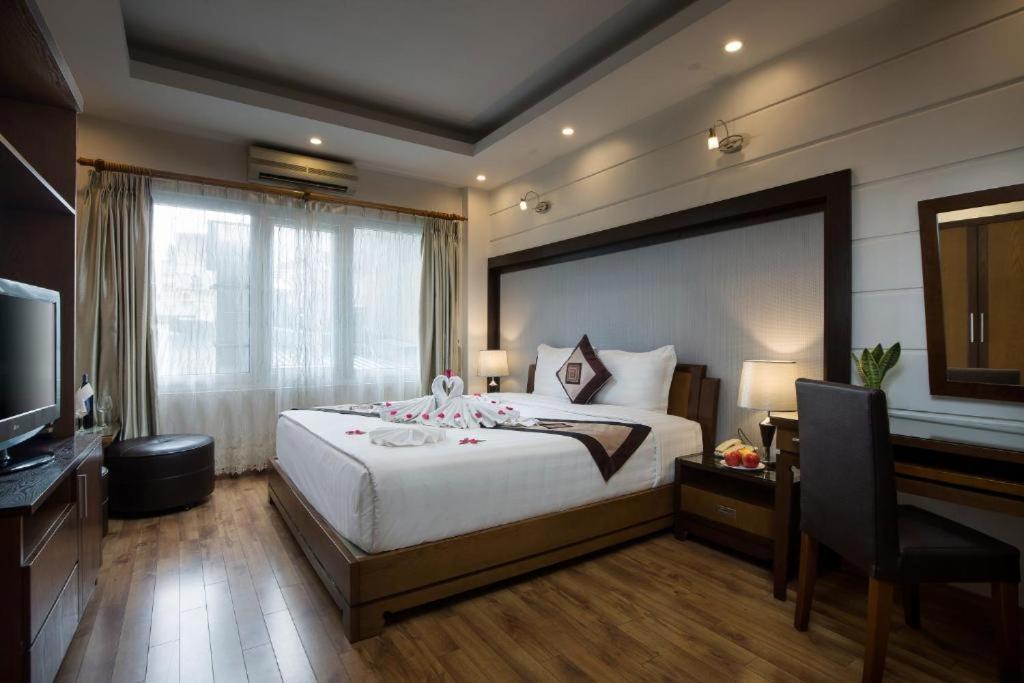 Deluxe Queen Room
