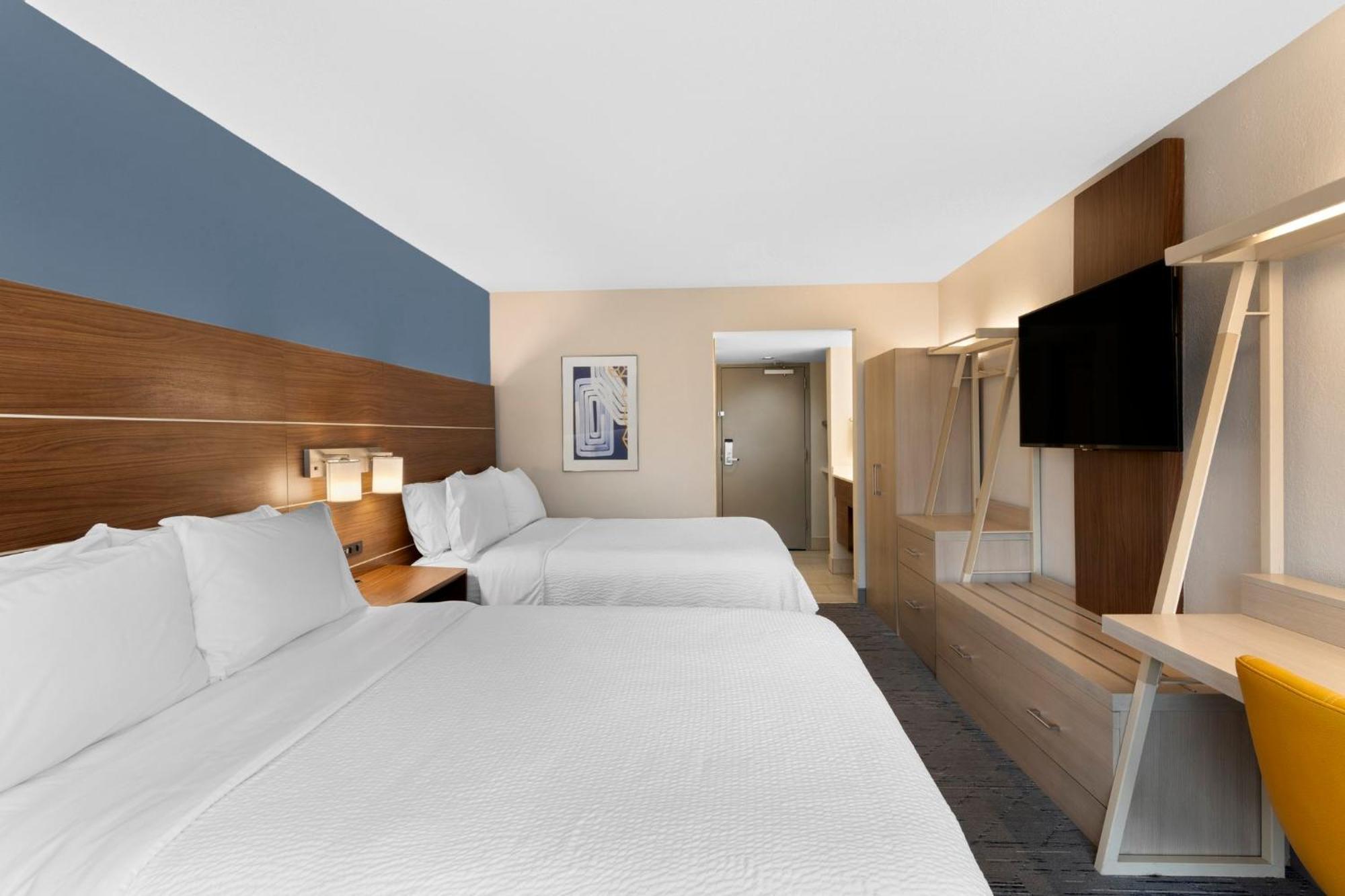 Queen Room with Two Queen Beds - Mobility Access Tub/Non-Smoking,1666651073:JPEG
