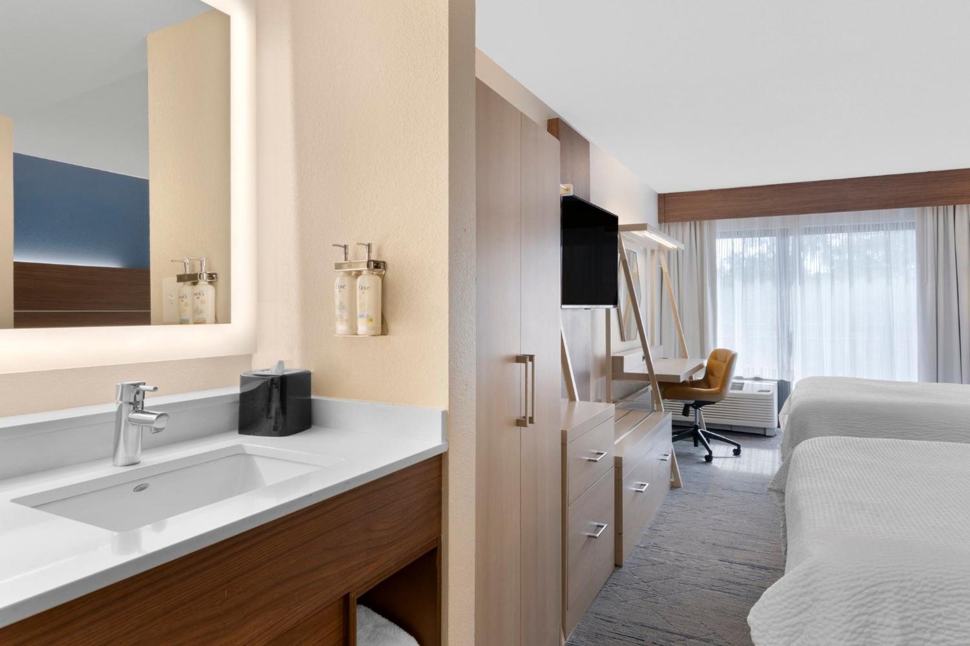 Standard Room with Two Queen Beds,1608786971:JPEG