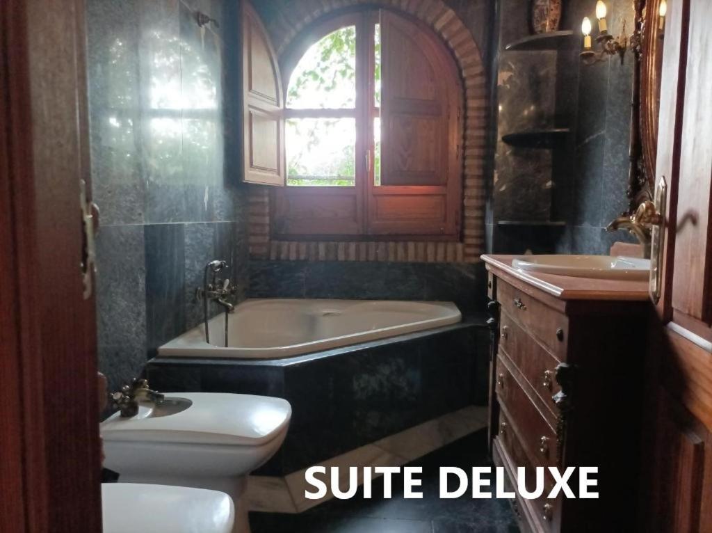 Deluxe Suite Spa Bath