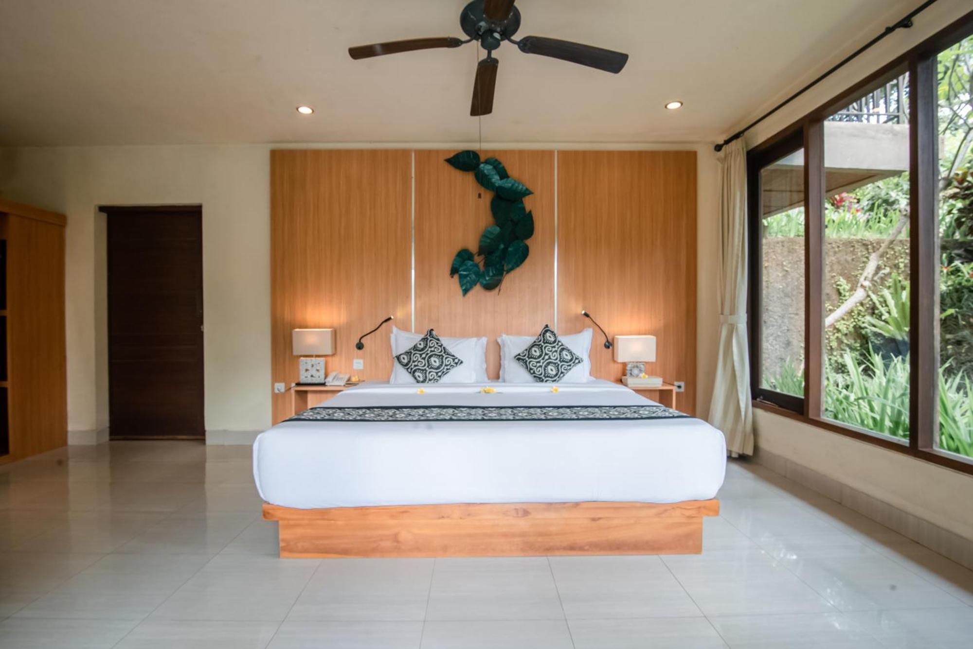 Suite Pool View