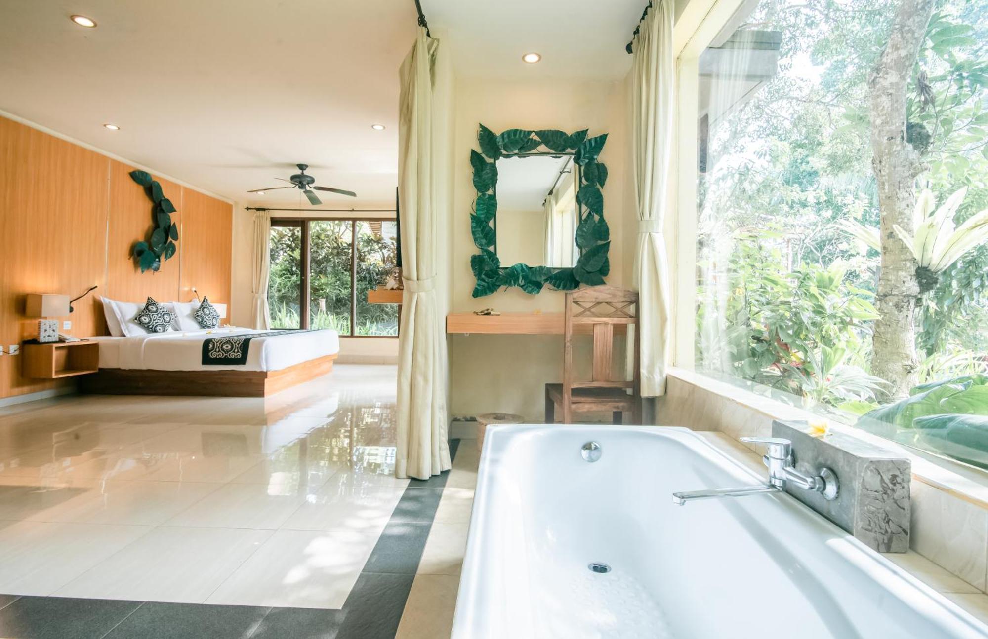 Suite Pool View