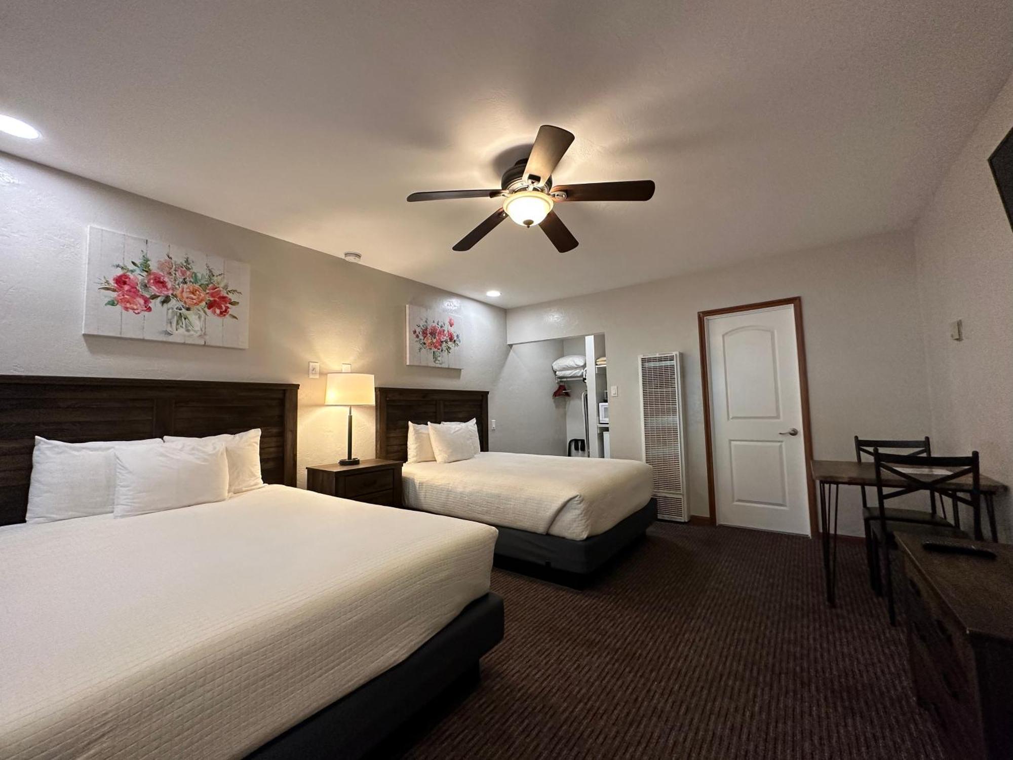 Double Room with Two Double Beds,1547747569:JPEG