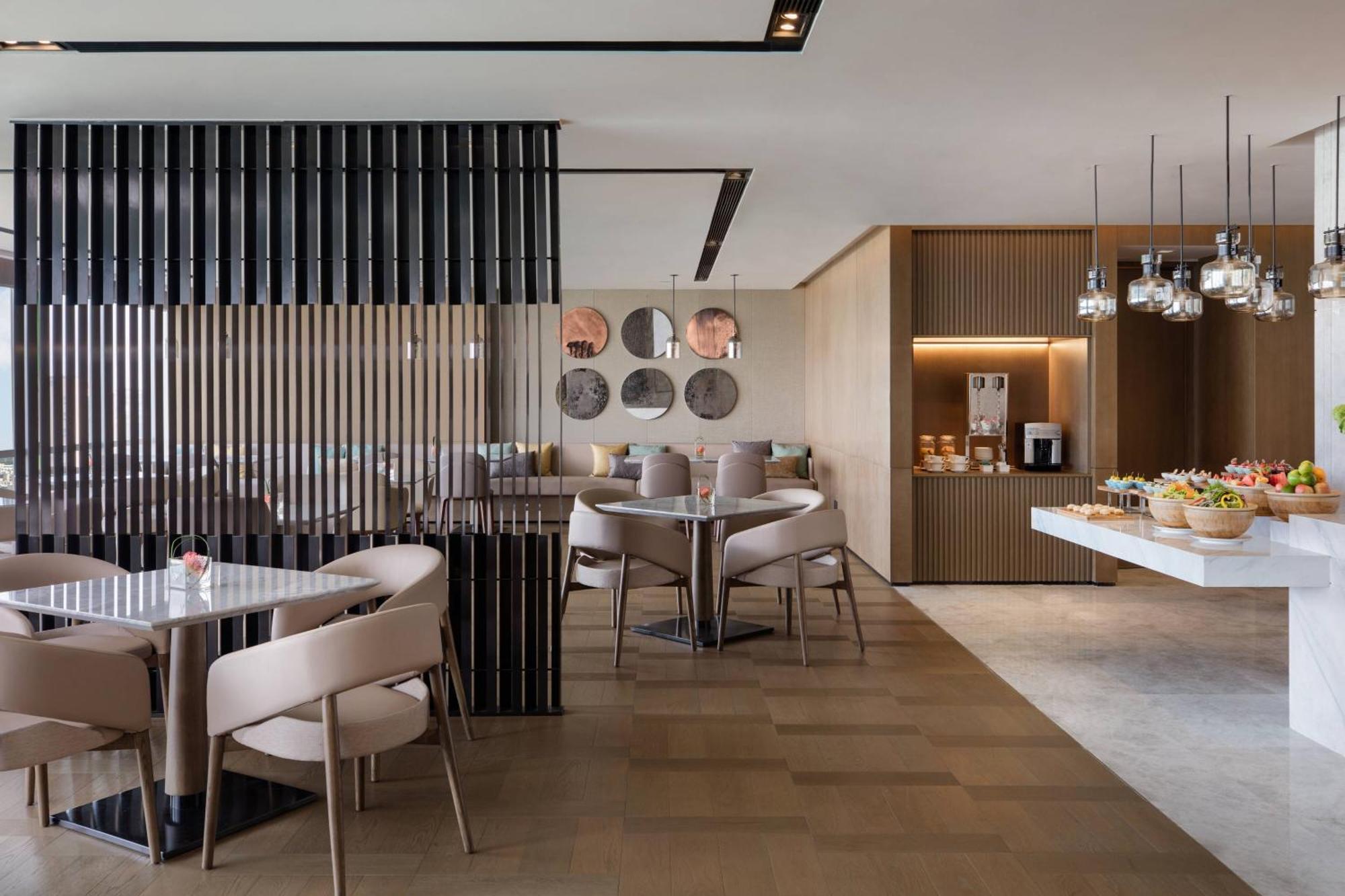 Twin Room - Club Lounge Access