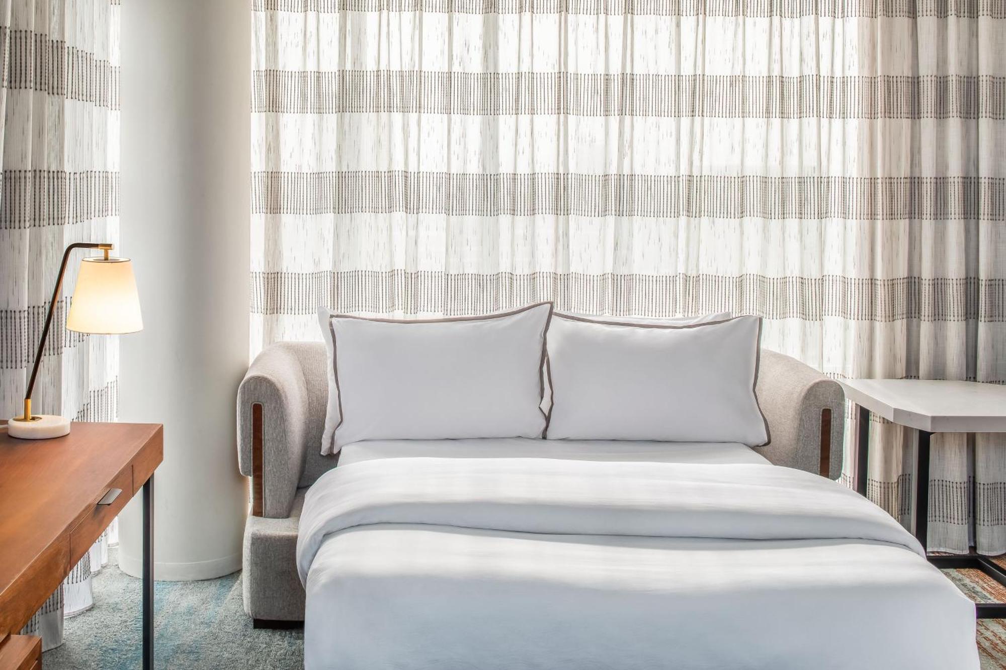Habitación Preferente Esquinera con vistas a la ciudad - 1 cama extragrande