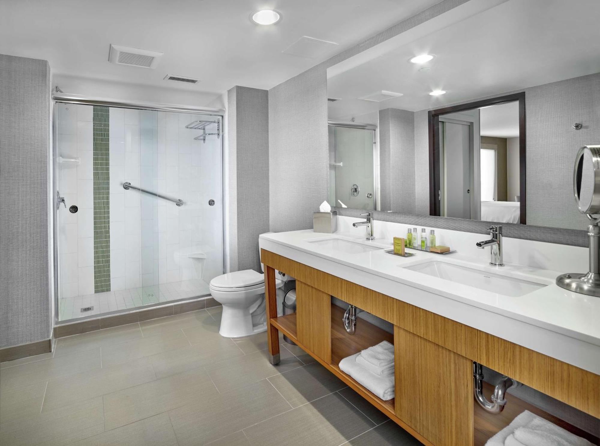 One-Bedroom King Suite with Kitchenette,1551463936:JPEG