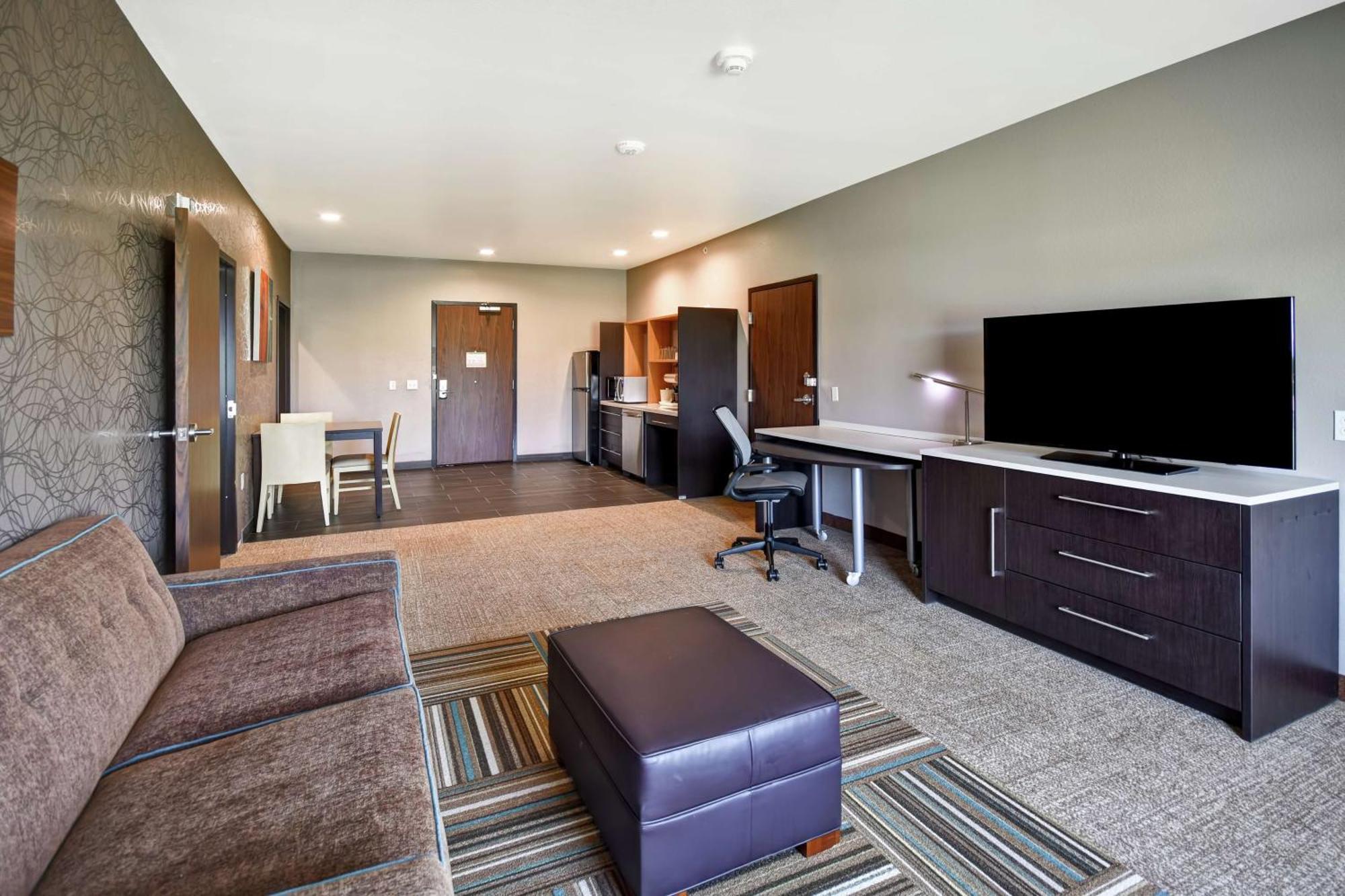 One-Bedroom King Suite - Non-Smoking