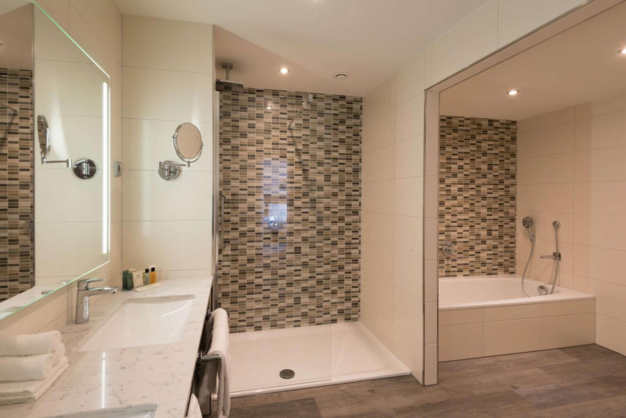 Junior Queen Suite Disability Access