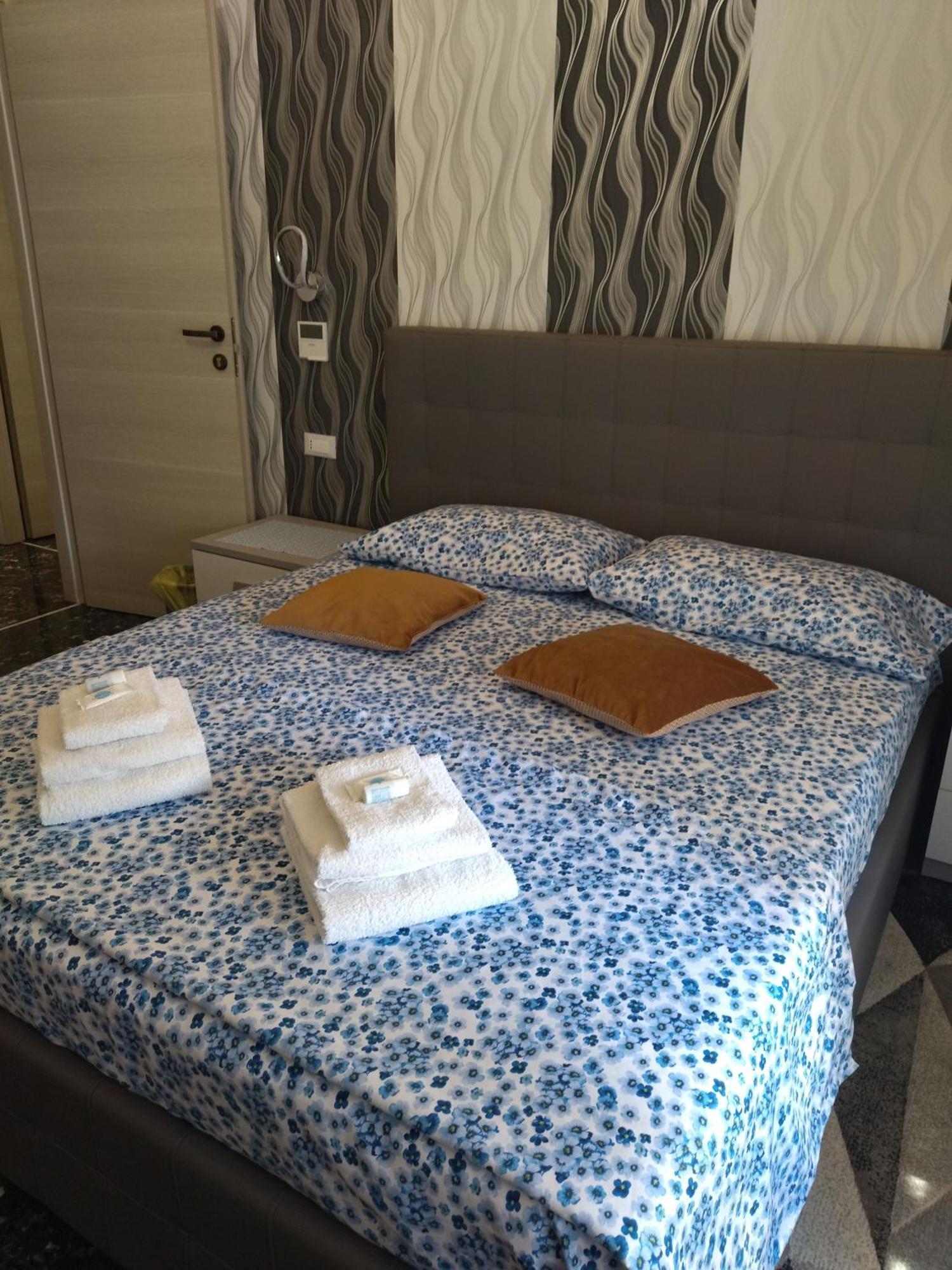 Double Room Private External Bathroom