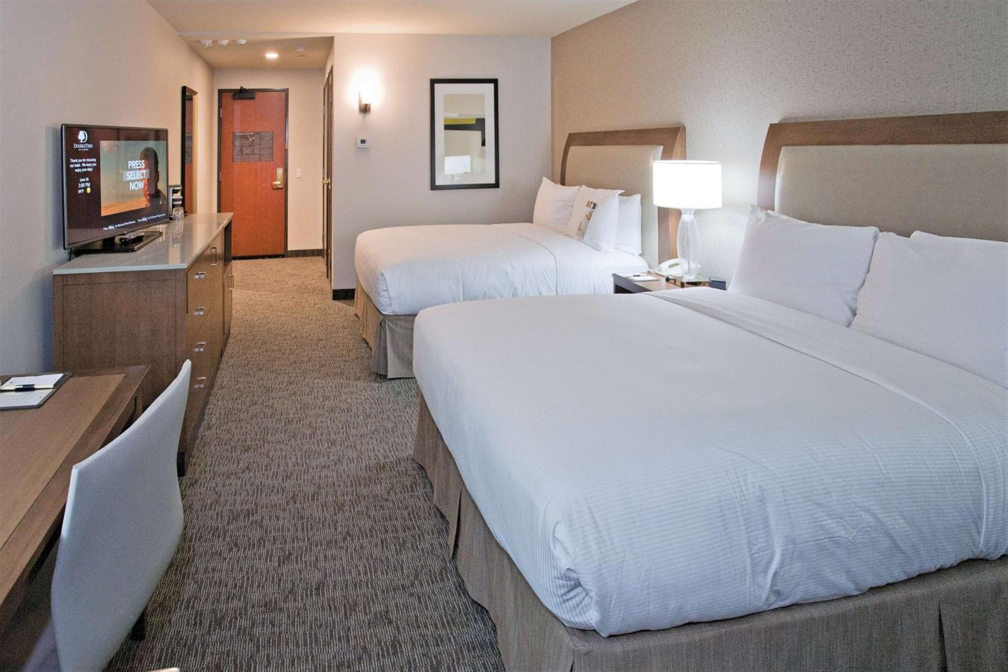 Queen Room with Two Queen Beds - Non-Smoking,1557464983:JPEG