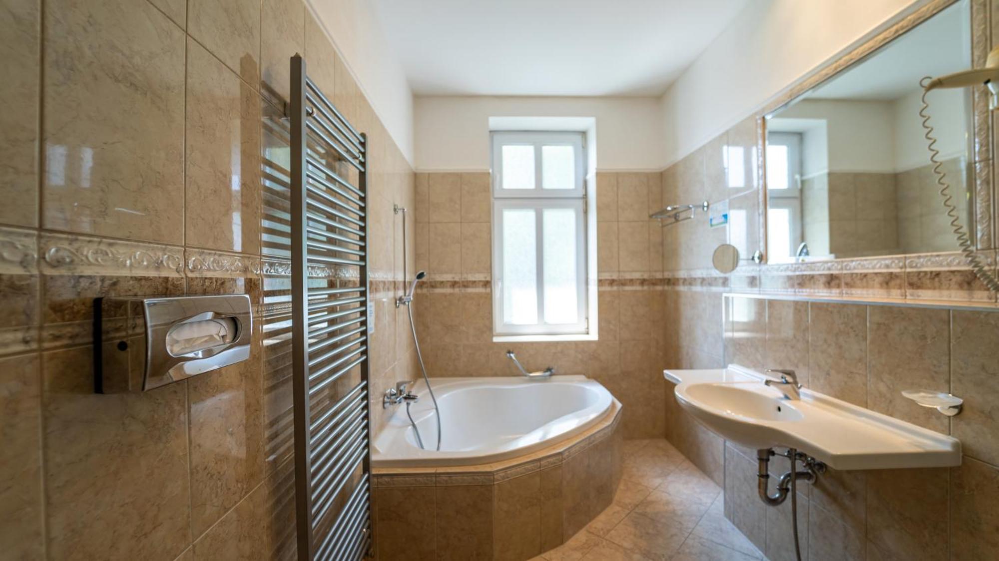 Single Room,1558415791:JPEG