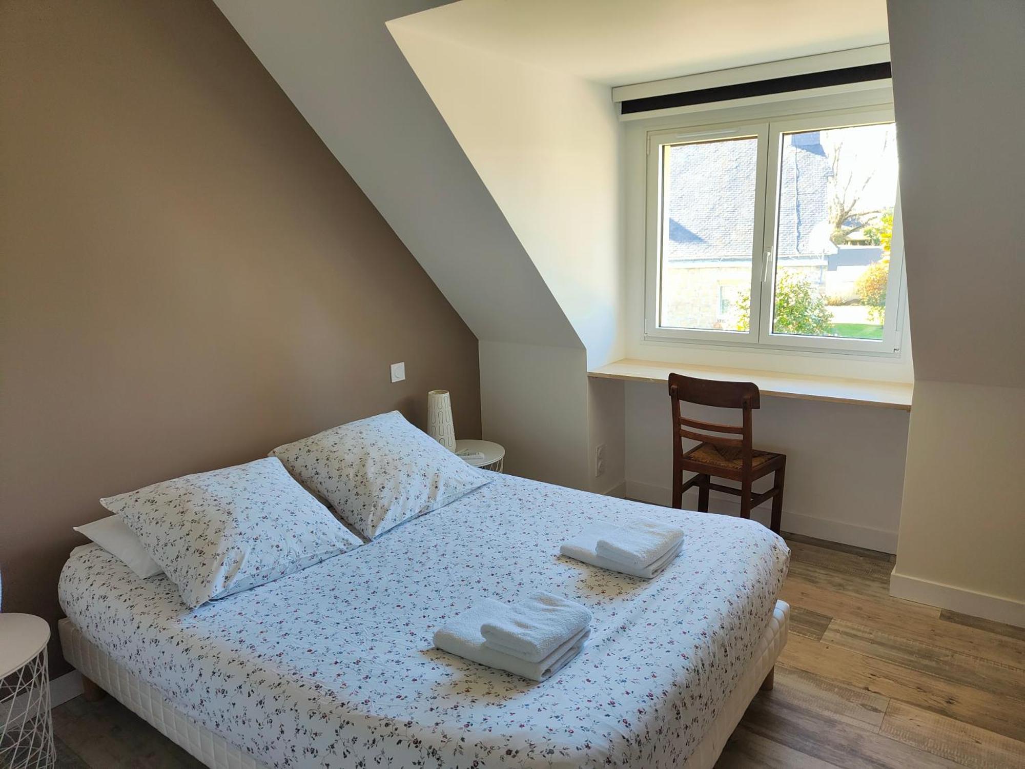 Chambre classique avec baignoire et douche sous mansarde,1563280492:JPEG