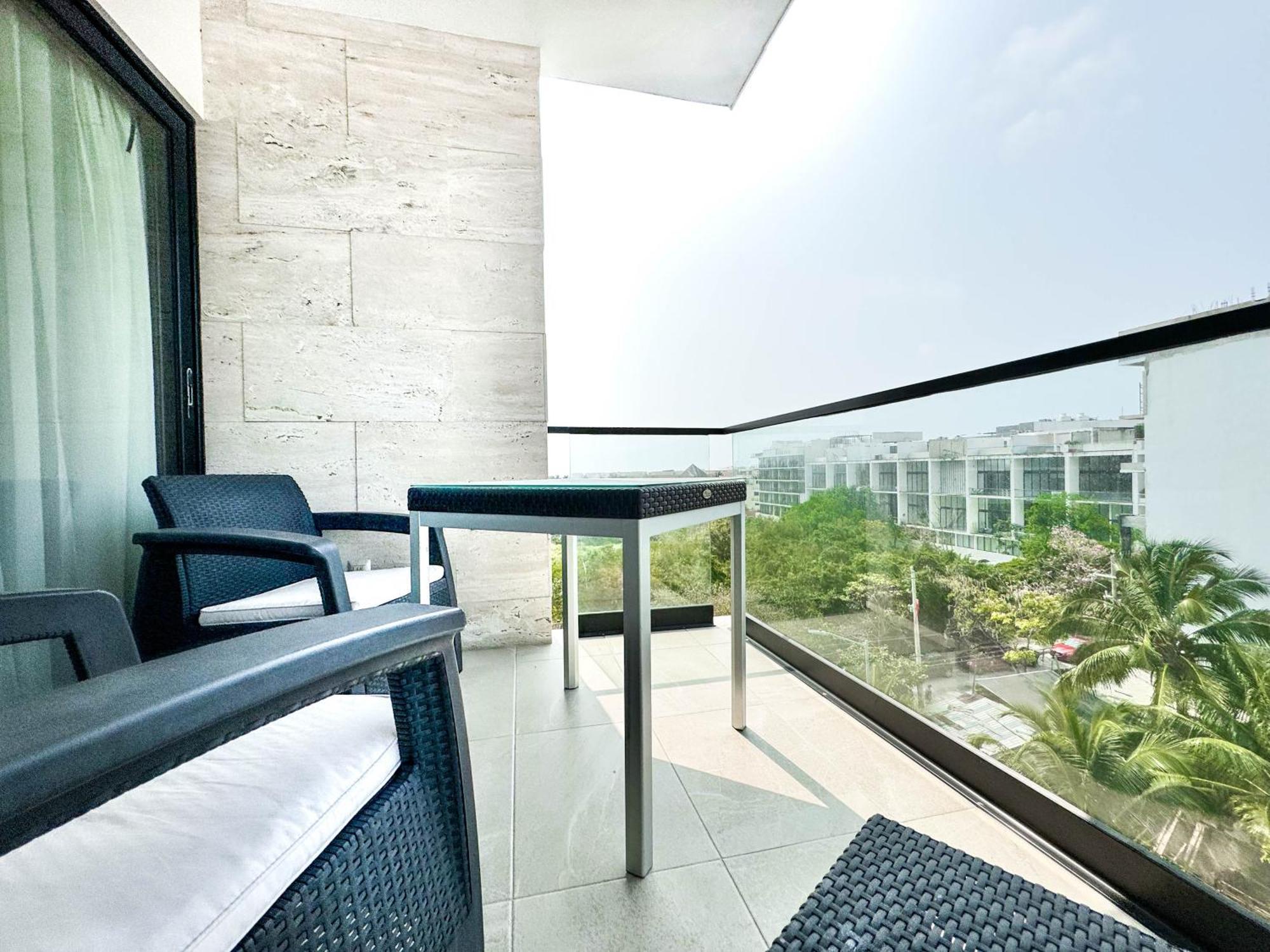 Deluxe King Balcony