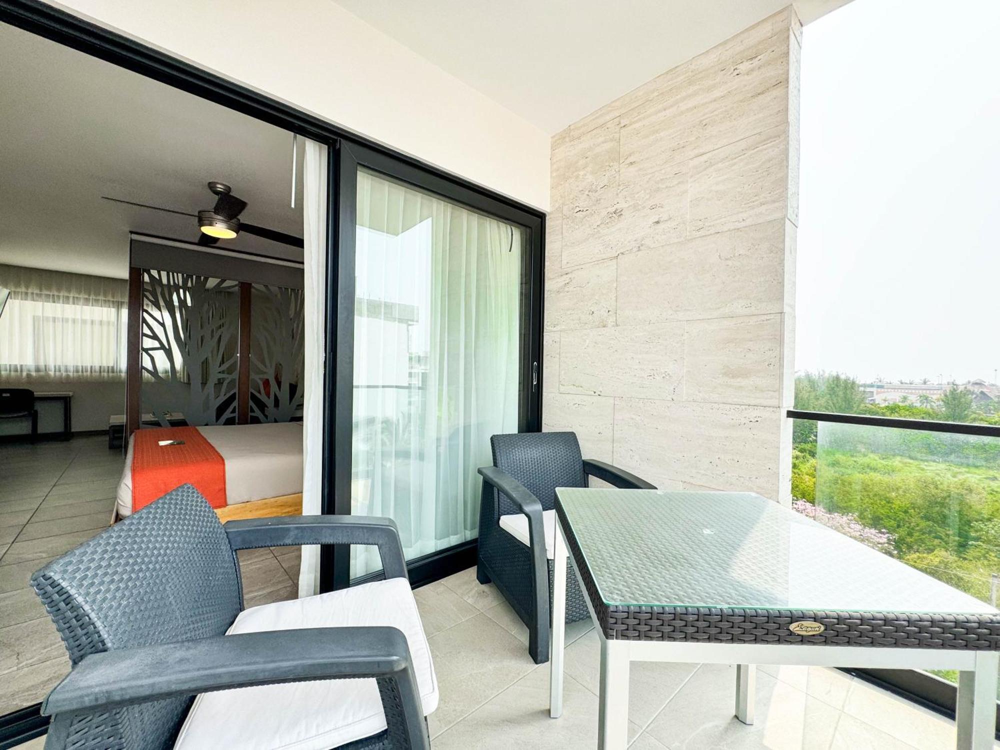 Deluxe King Balcony